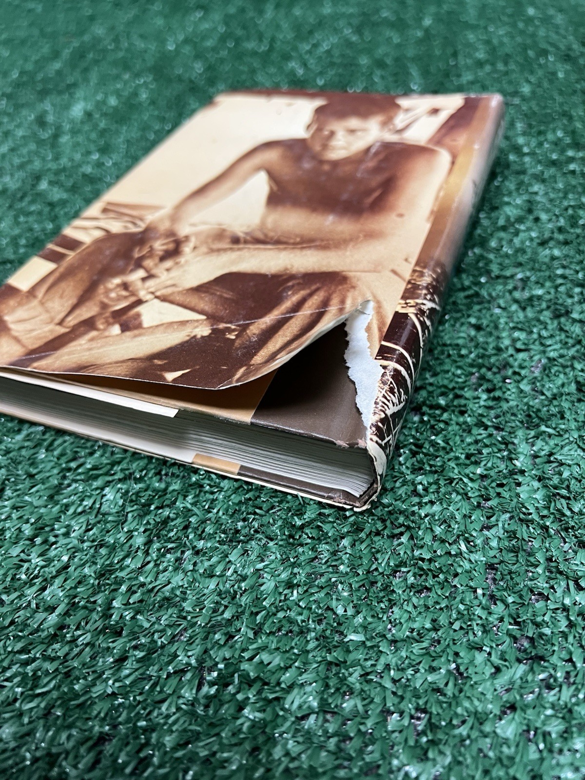 With the Old Breed at Peleliu and Okinawa E. B. Sledge 1981 Hardcover BookClubED
