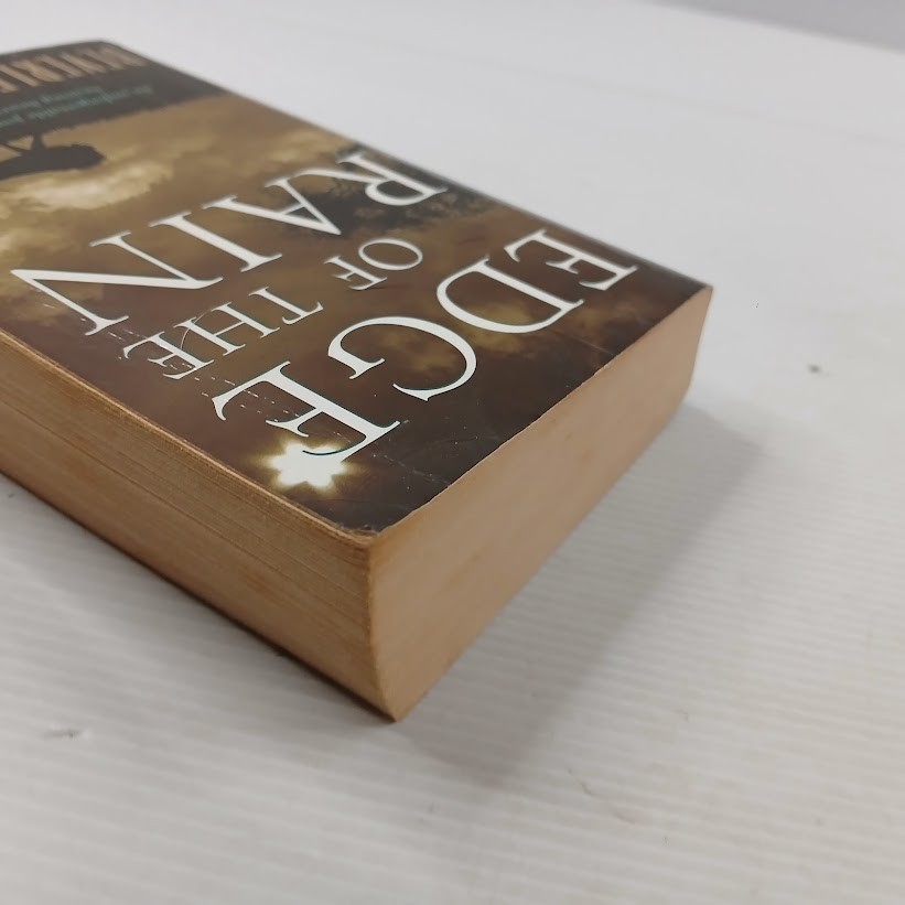 Edge of the rain – Beverley Harper – small paperbck