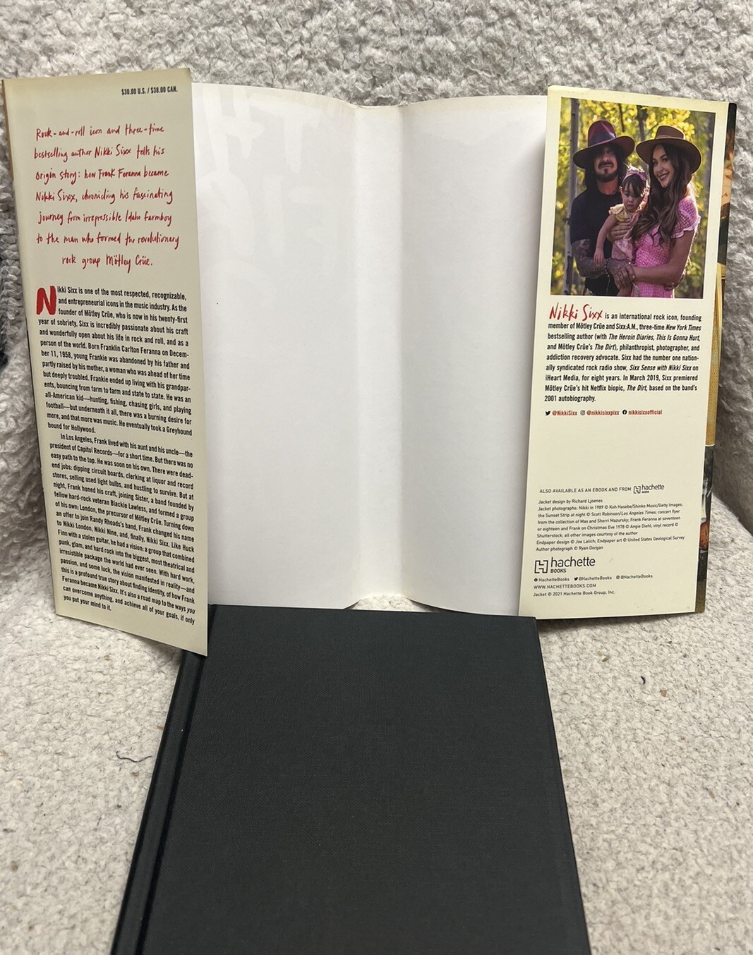 THE FIRST 21 – HOW I BECAME NIKKI SIXX 1st EDITION BOOK MOTLEY CRUE Brand New