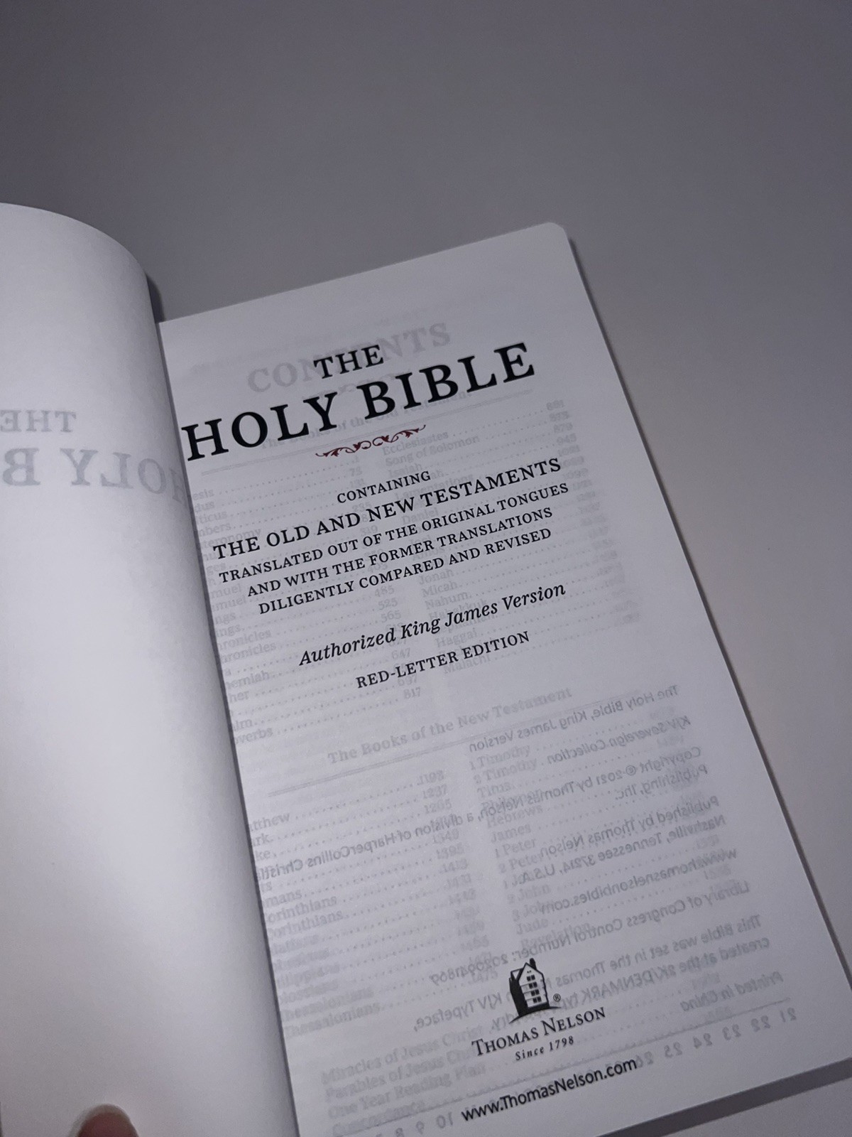 KJV Holy Bible Personal Size Sovereign Collection Black Leather by Thomas Nelson