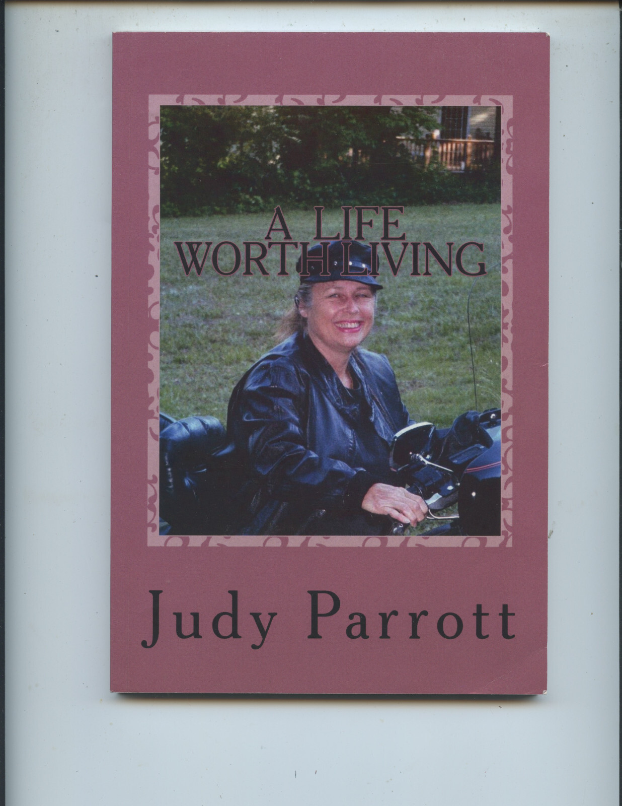 “A LIFE WORTH LIVING” BOOK SIGNED BY AUTHOR (HOLLAND, MICHIGAN, 125 PAGES, NICE)
