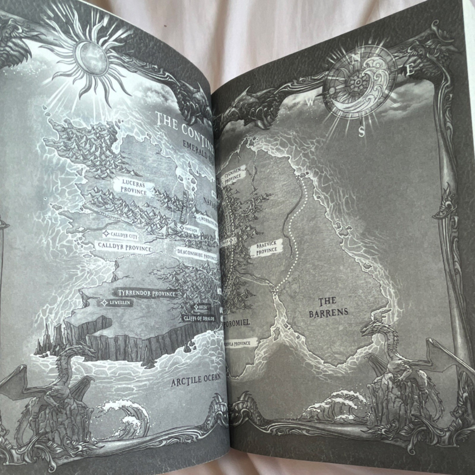 Fourth Wing – Rebecca Yarros Paperback (The Empyrean Ser.) Fantasy Dragons