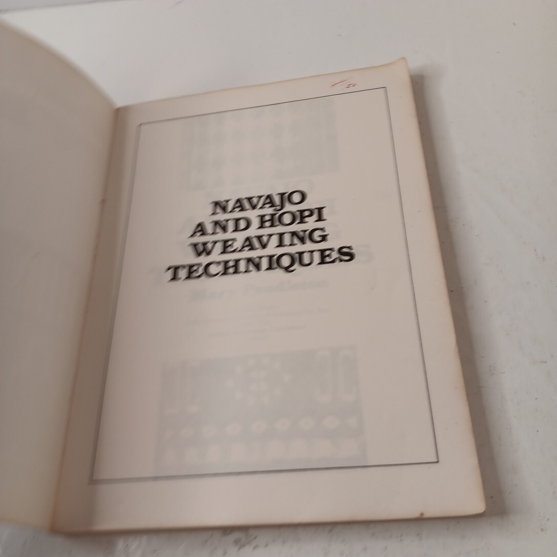 NAVAJO and HOPI WEAVING TECHNIQUES by Mary Pendleton PB (1974)