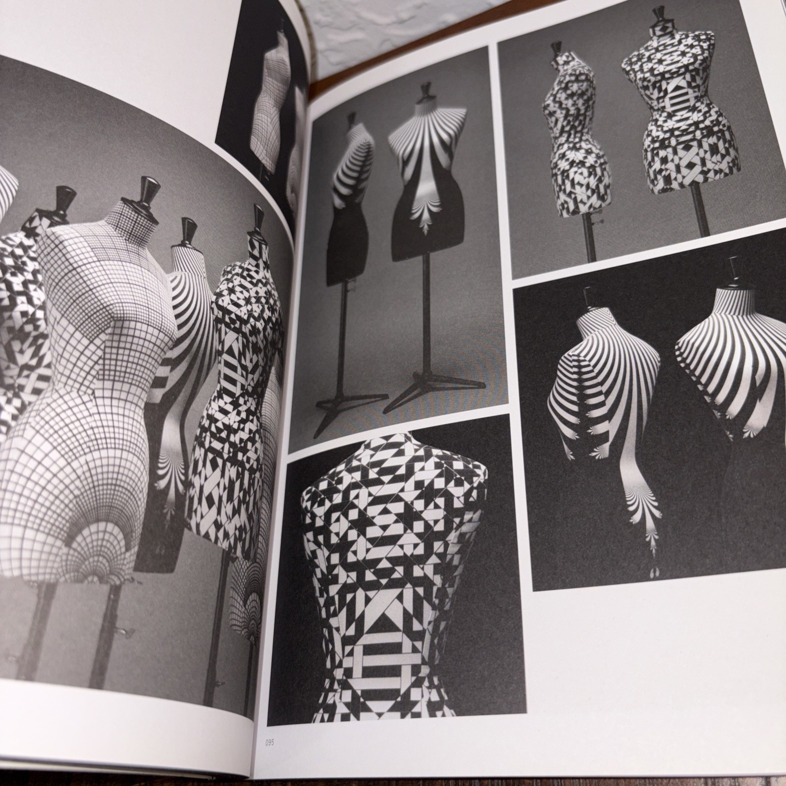 Black & White Palette No 1 New Monochrome Graphics Viction:ary Design Book