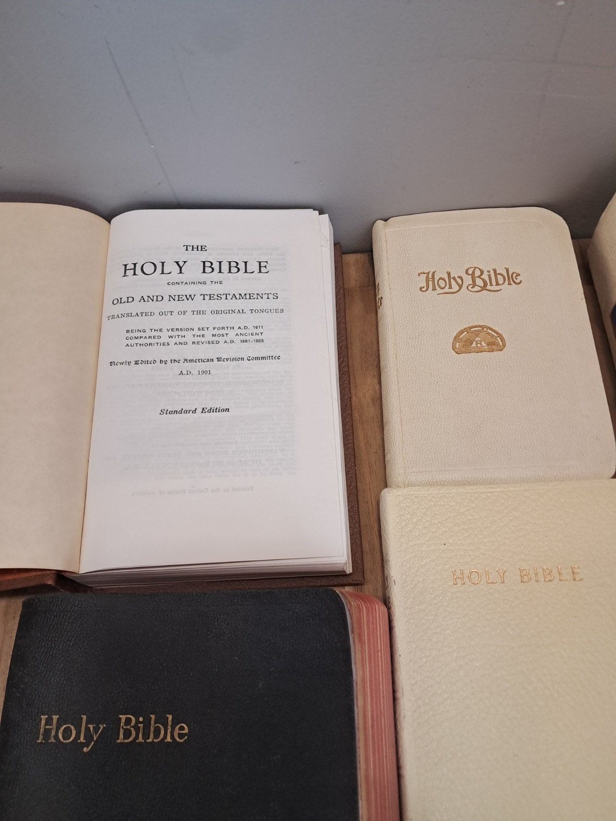 Lot Of Bibles Vintage 1960: Family Holy Bible KJV Large P82