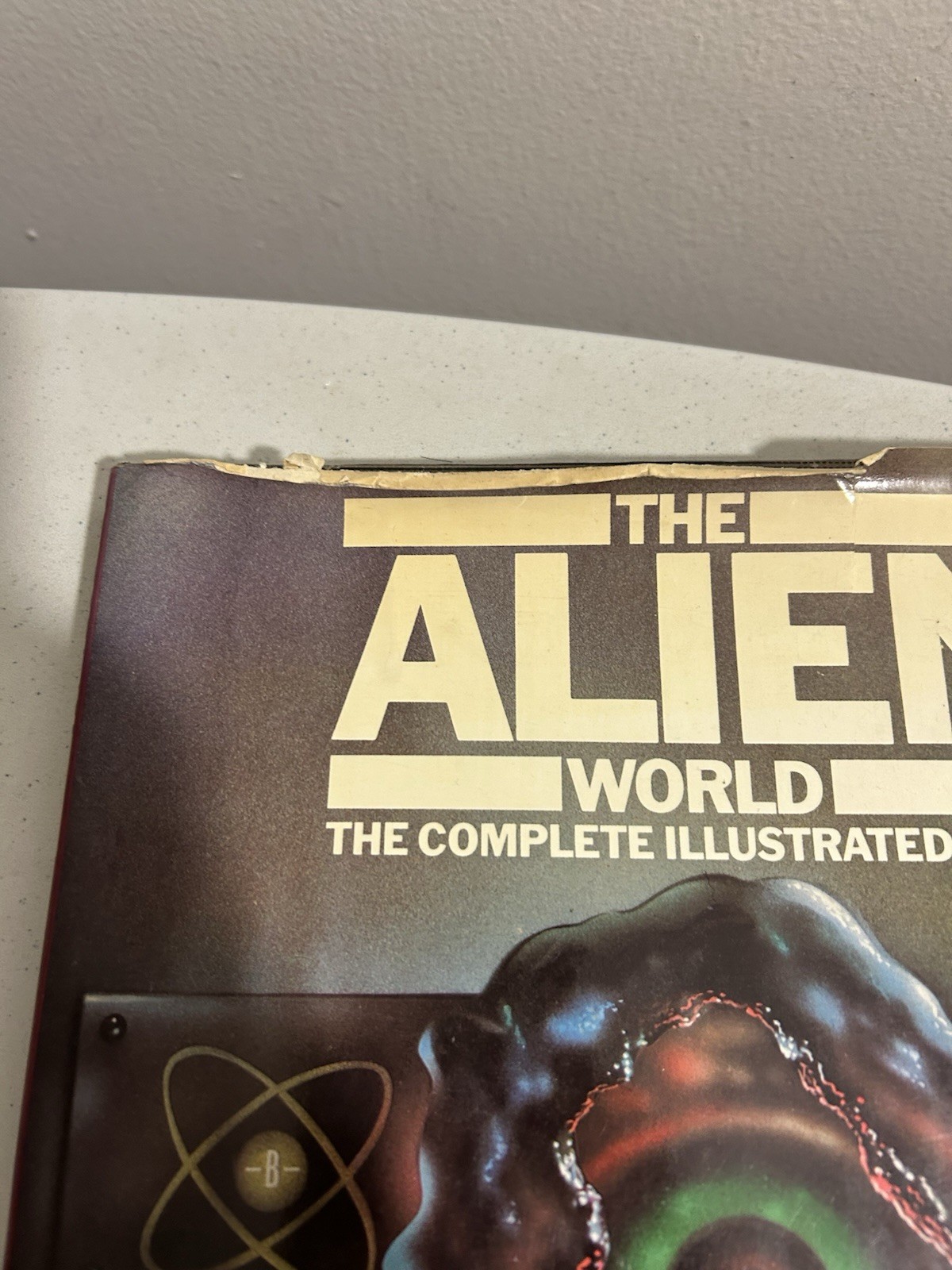 The Alien World: The Complete Illustrated Guide by Eisler, Steven
