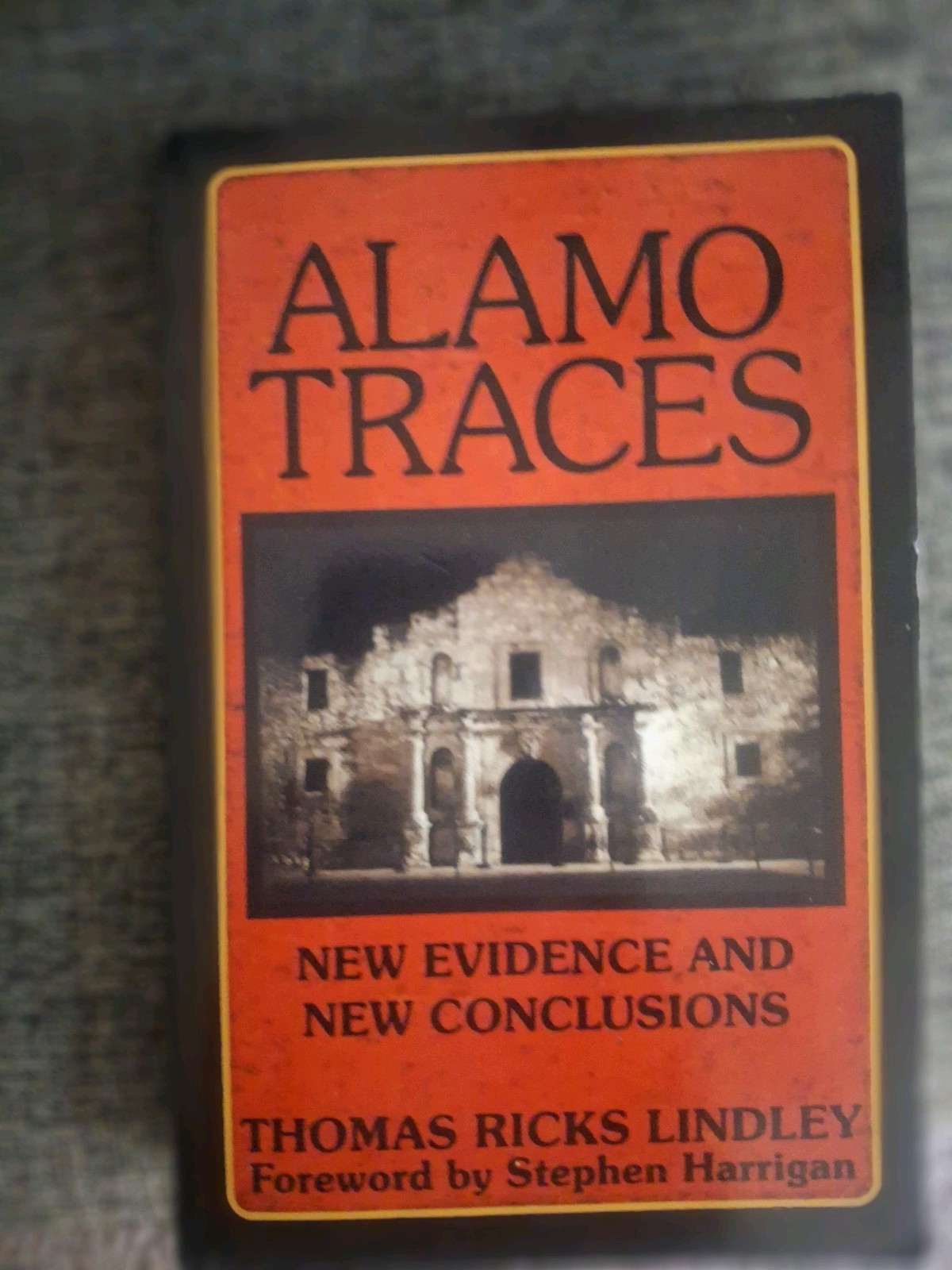 Alamo Traces: New Evidence and – Paperback, by Lindley Thomas Ricks – Acceptable