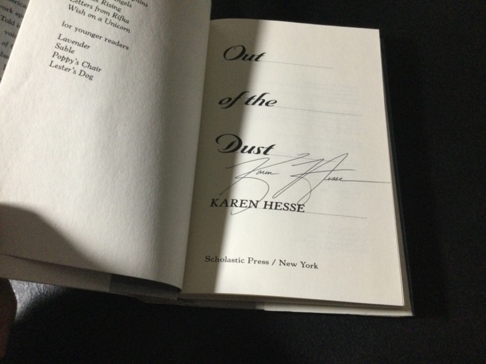 Out of the Dust by Karen Hesse 1997 HC/DJ (Signed) Scholastic Press VG