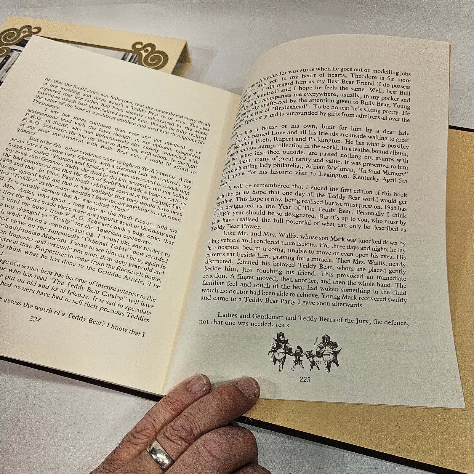 The Teddy Bear Book by Peter Bull (Signed limited edition) 5240/10,000