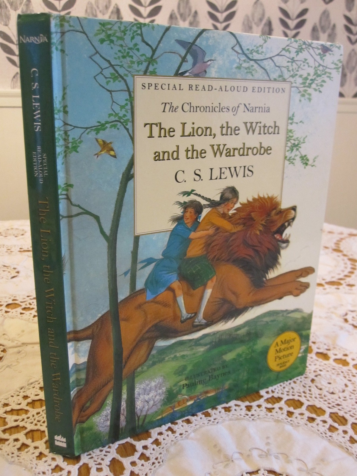 THE CHRONICLES of NARNIA Lion Witch Wardrobe C.S. Lewis Pauline Baynes 1994 HC