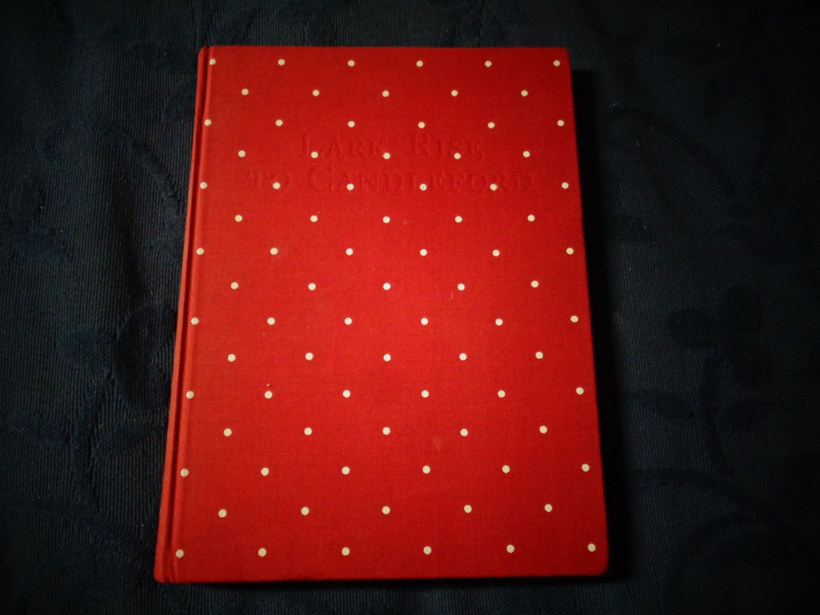 LARK RISE TO CANDLEFORD – Trilogy by Flora Thompson – Illustrated – hc