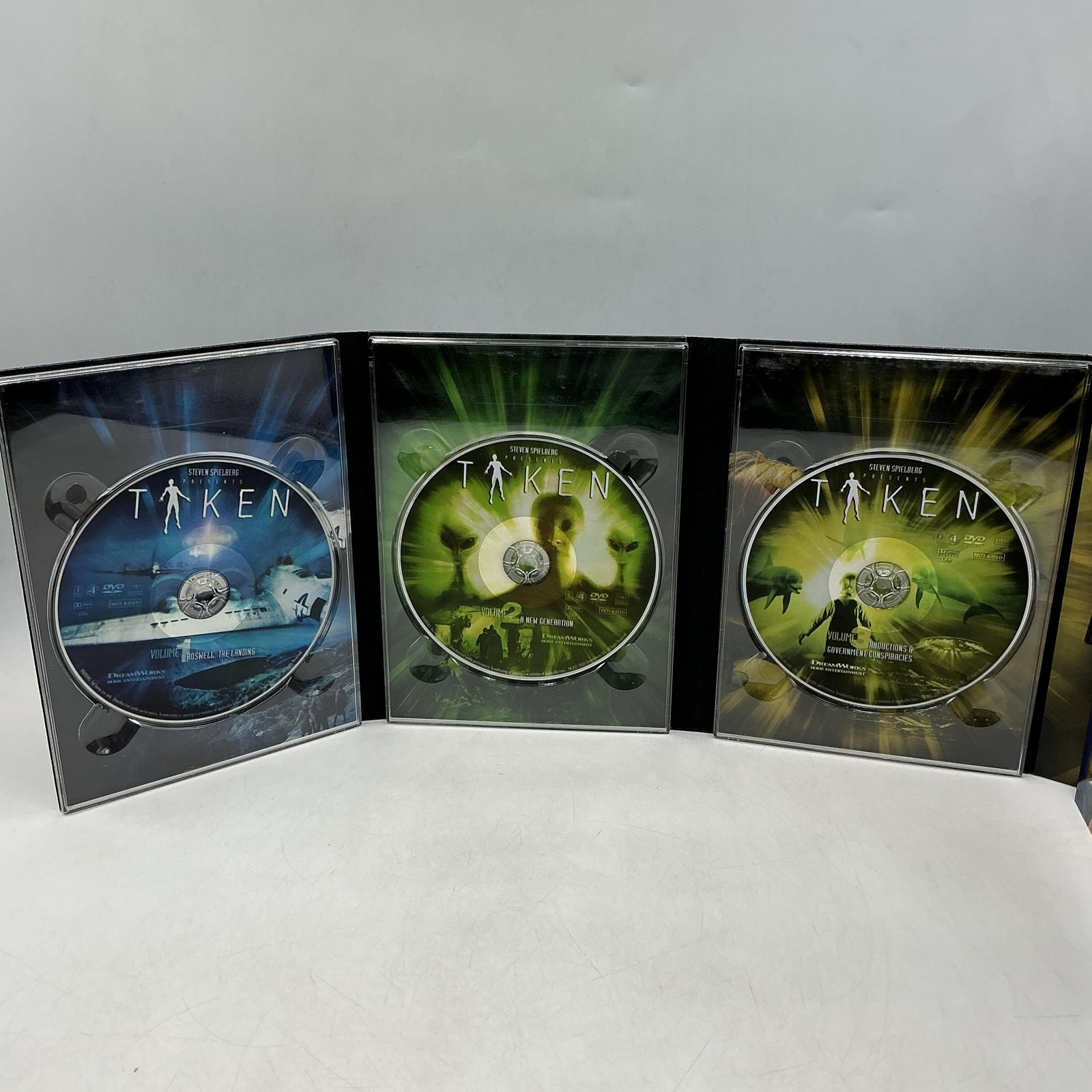 TAKEN Steven Spielberg Box Set DreamWorks 3-Disc Blue Sci-Fi Film/TV DVD