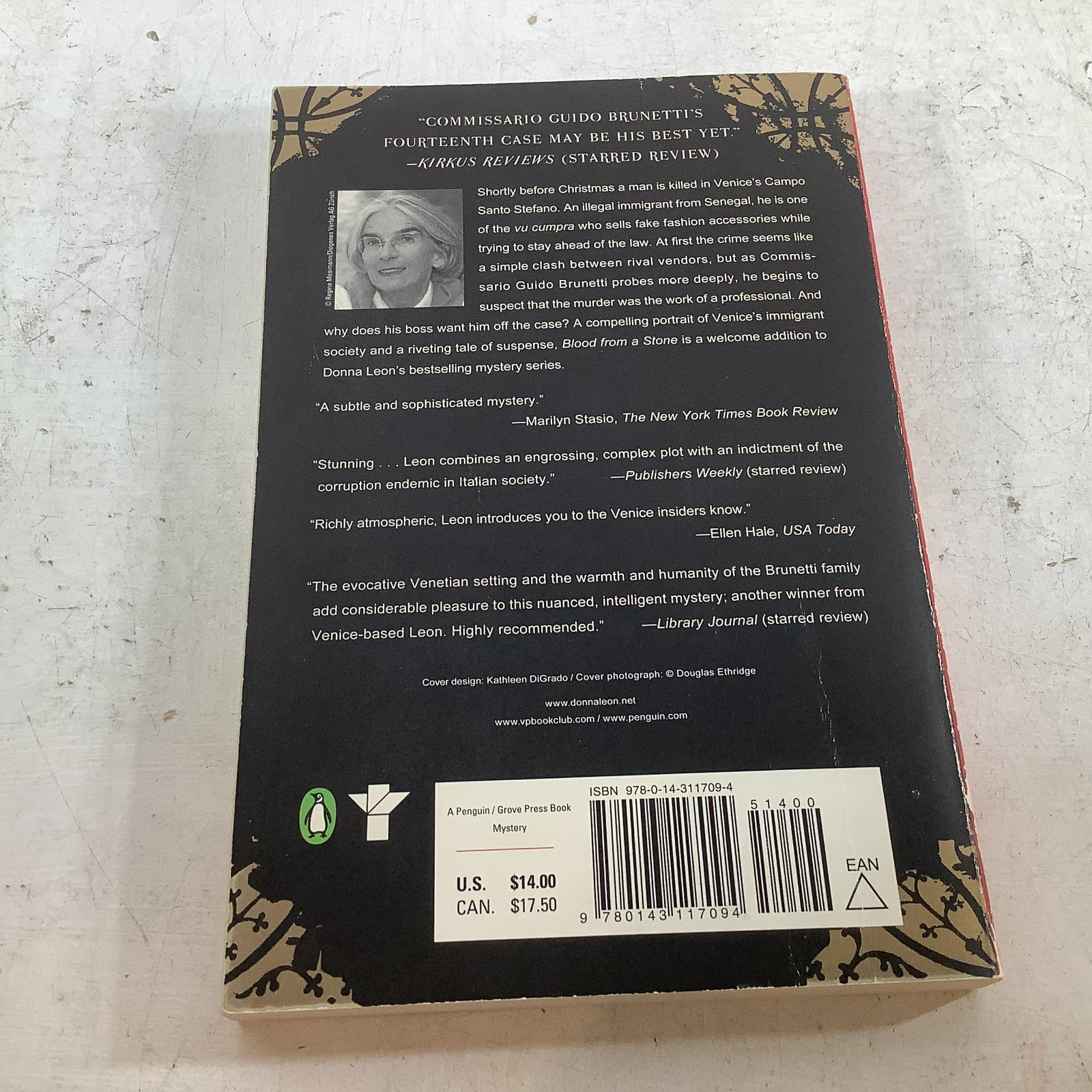 Donna Leon lot of 8 Commissario Guido Brunetti Mystery Series Trade PB Like New