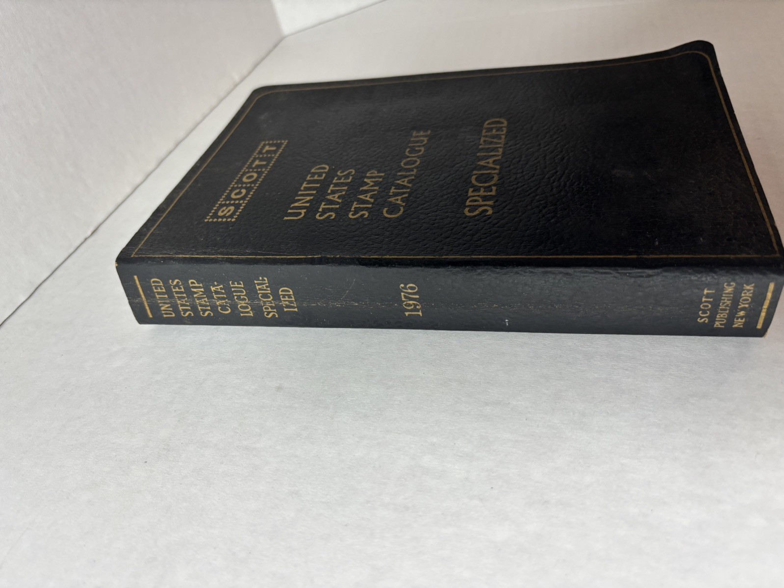SCOTT UNITED STATES SPECIALIZED STAMP CATALOGUE – 1976 54TH EDITION