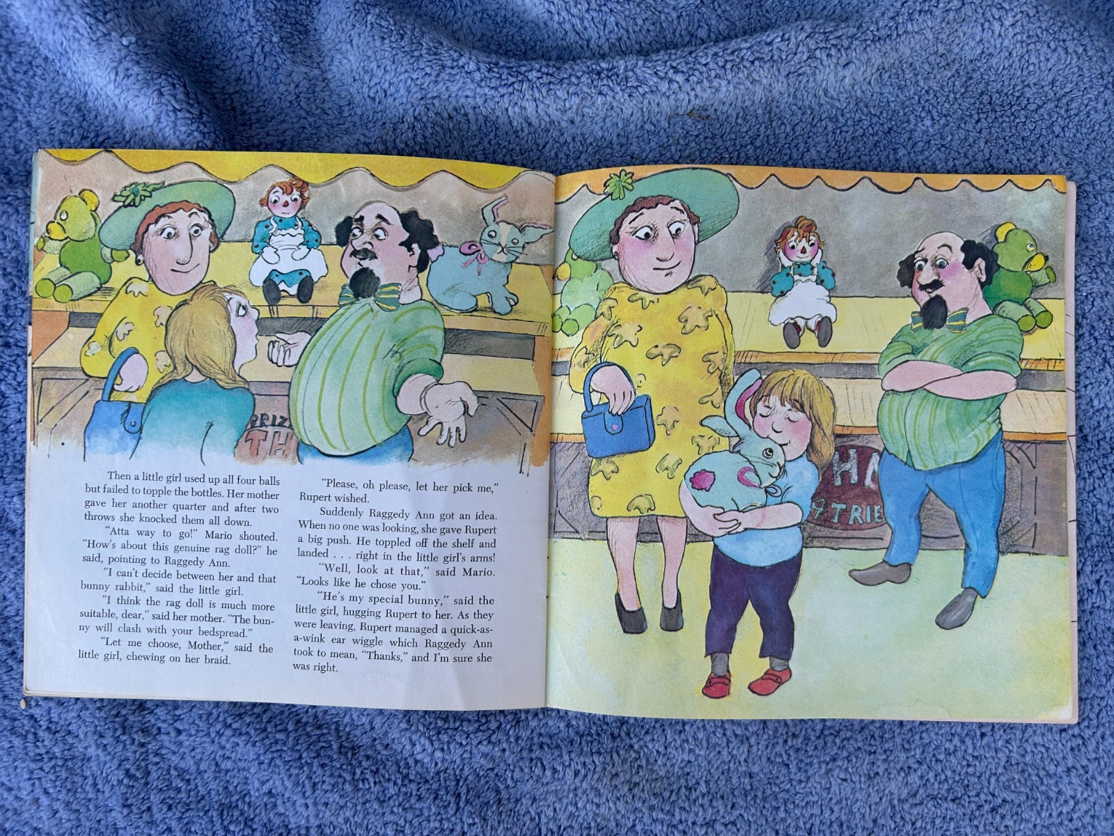 1977 GOLDEN LOOK-LOOK BOOK $1.25 – RAGGEDY ANN AT THE CARNIVAL – NO MARKS