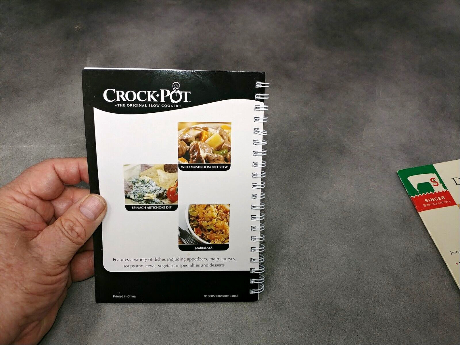 Crockpot Slow Cooker Spiral Cookbook 86 pages of How to Use Tips Hints & Recipes