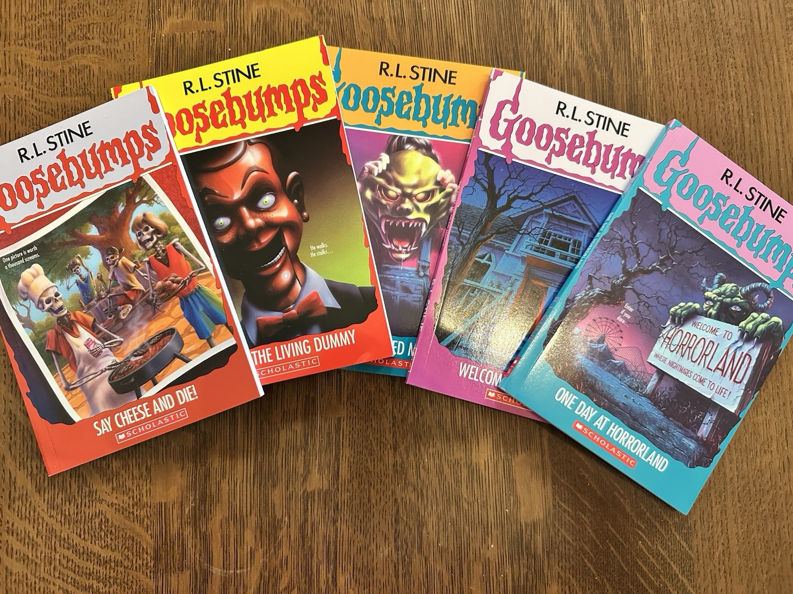 Goosebumps 2015 Retro Scream Collection Limited Edition Tin with Five Books New