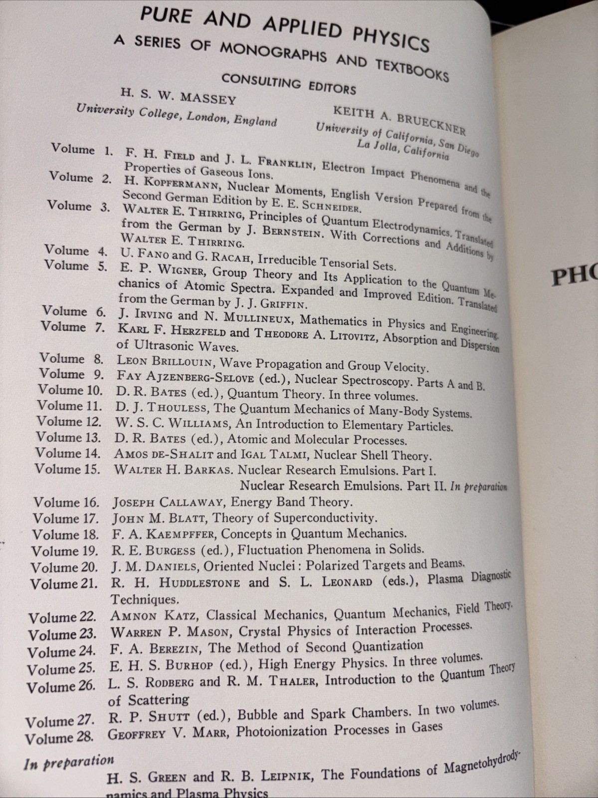 Wave Propagation and Group Velocity (Pure & Applied Physics)-Léon Brillouin-1962