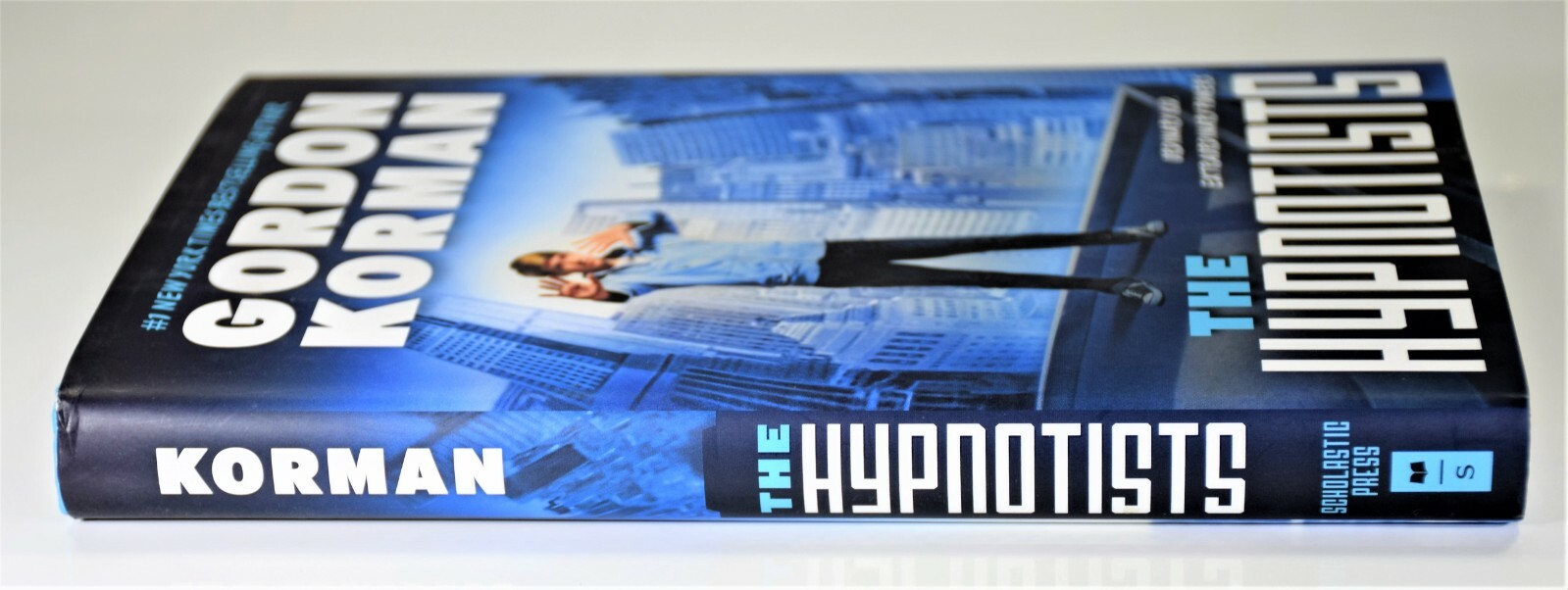 Gordon Korman THE HYPNOTISTS Scholastic Press 2013 Hardcover, Dust Jacket