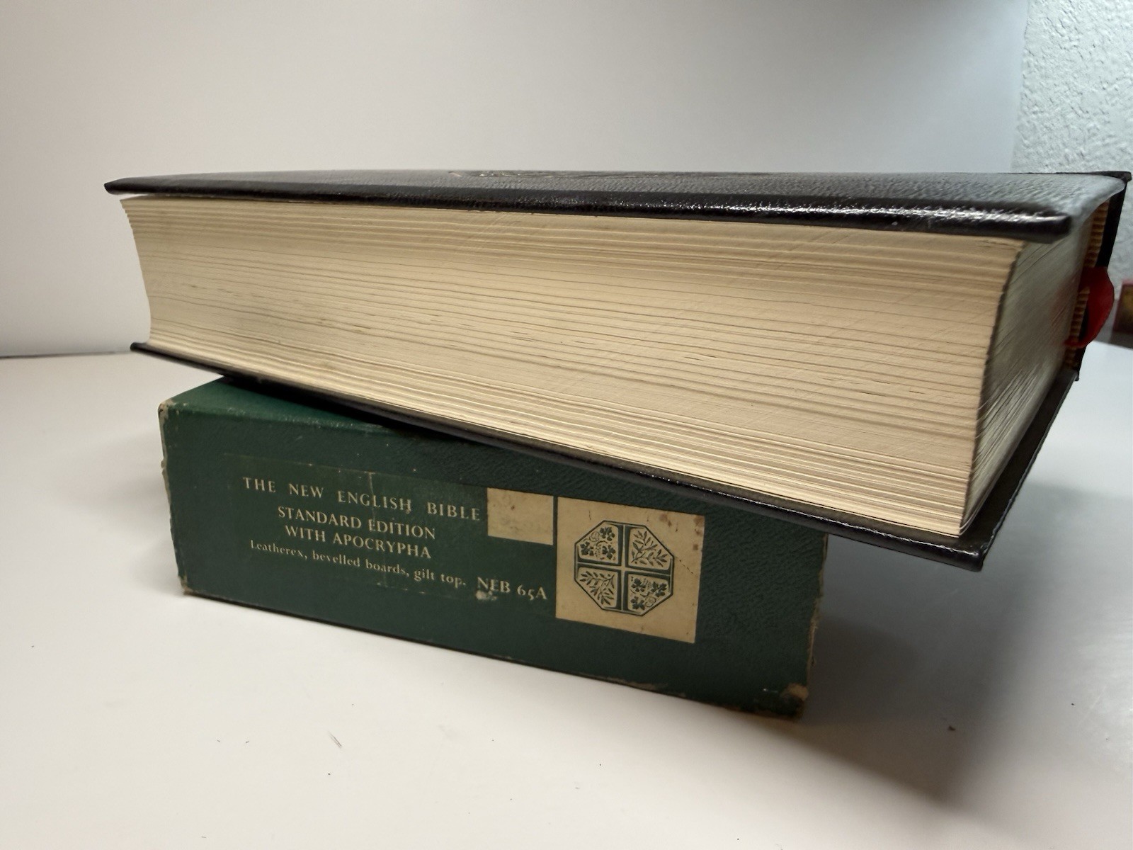 Oxford Cambridge NEB New English Bible Leatherex Apocrypha Bevelled Boards 65A