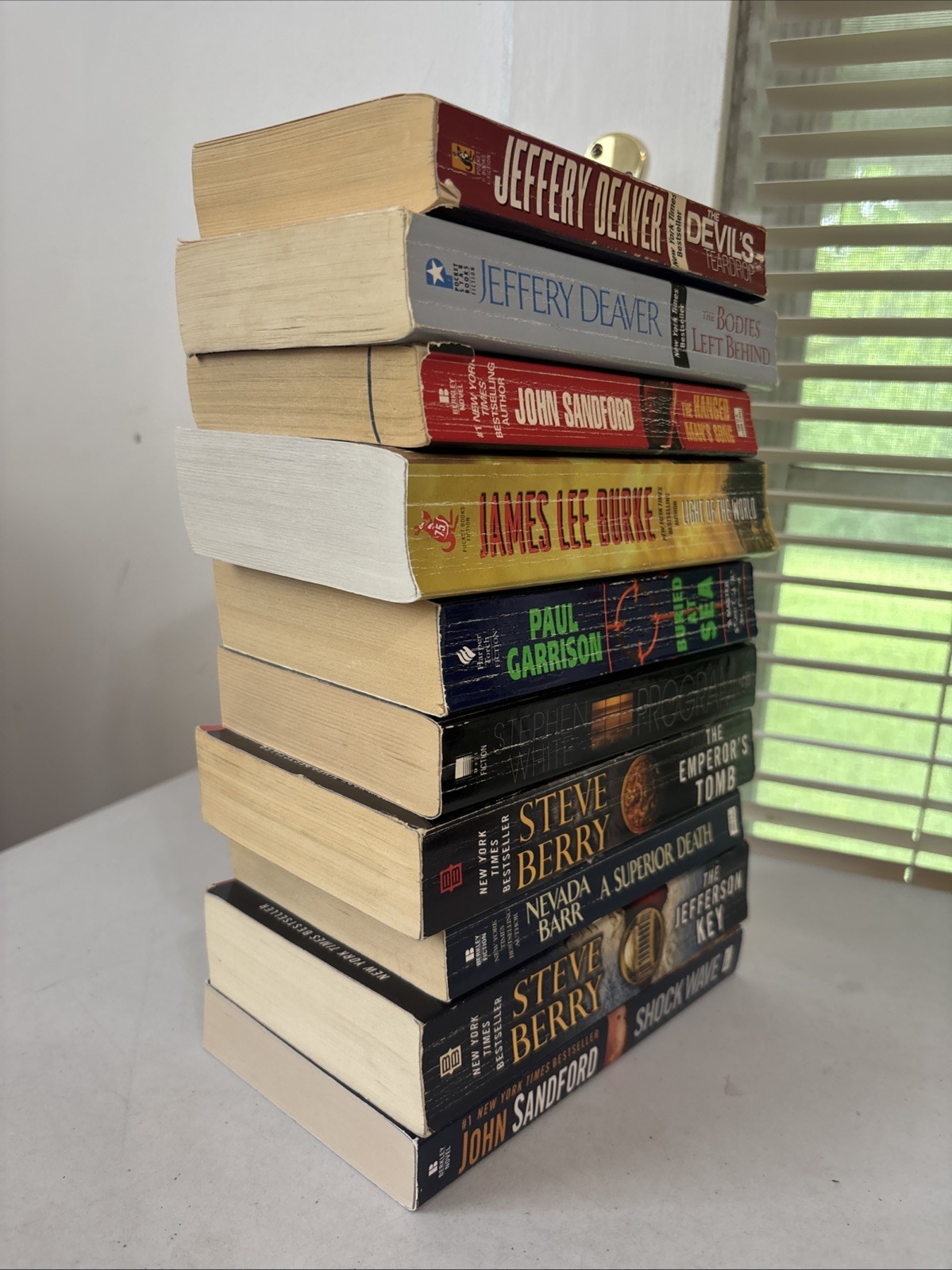 Lot of 10 – Mystery and Thrillers – Mixed Authors – FREE SHIPPING