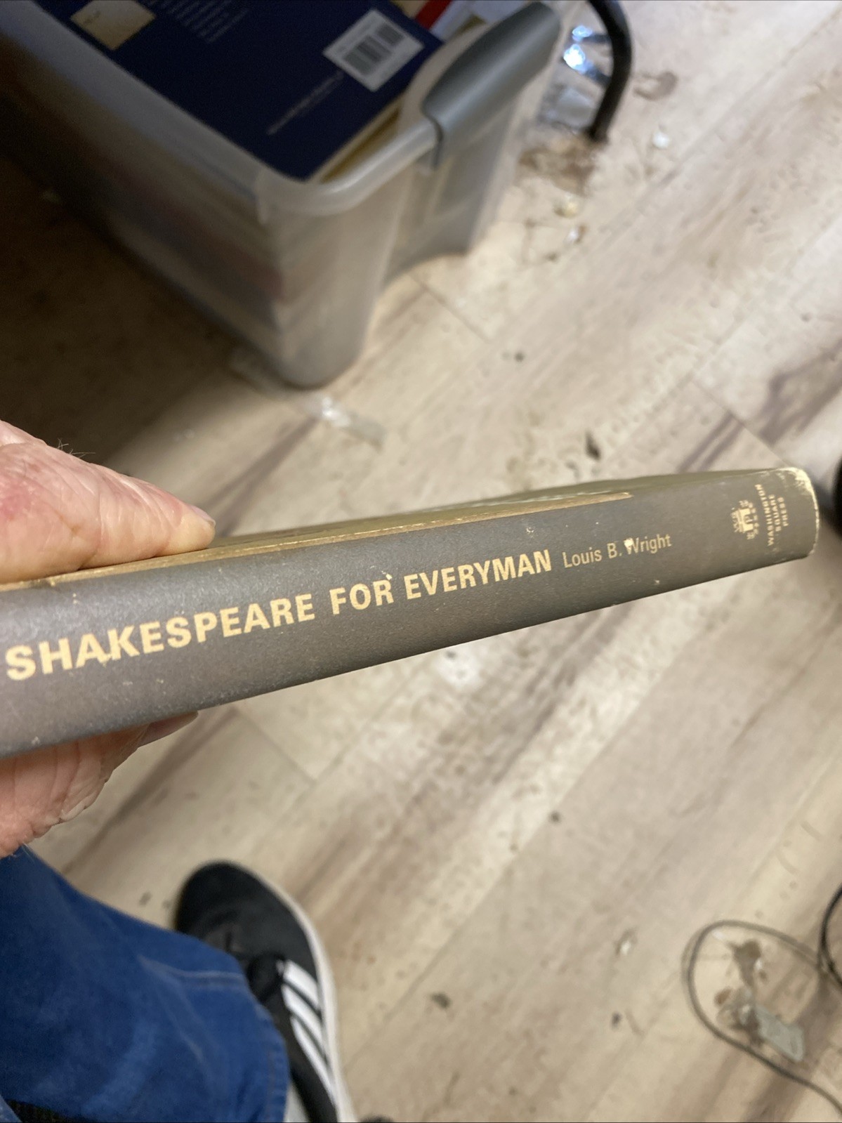 Shakespeare for Everyman by Louis B. Wright (1965, Washington Square Press)