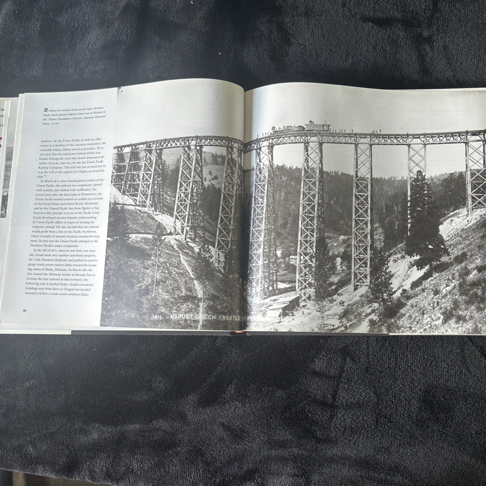 Railroad Signatures Across the Pacific Northwest, C. Schwantes (hardcover, 1993)