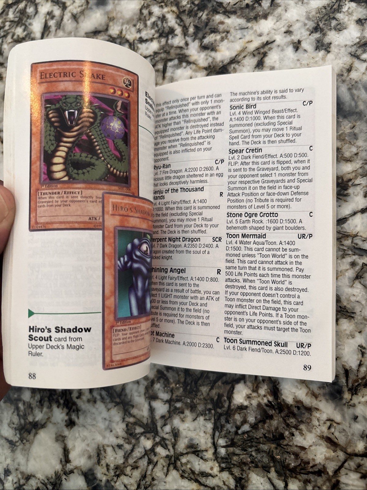 2004 COMPLETE GUIDE TO YU-GI-OH! Krause Publications Strategies Tips 194 Pages