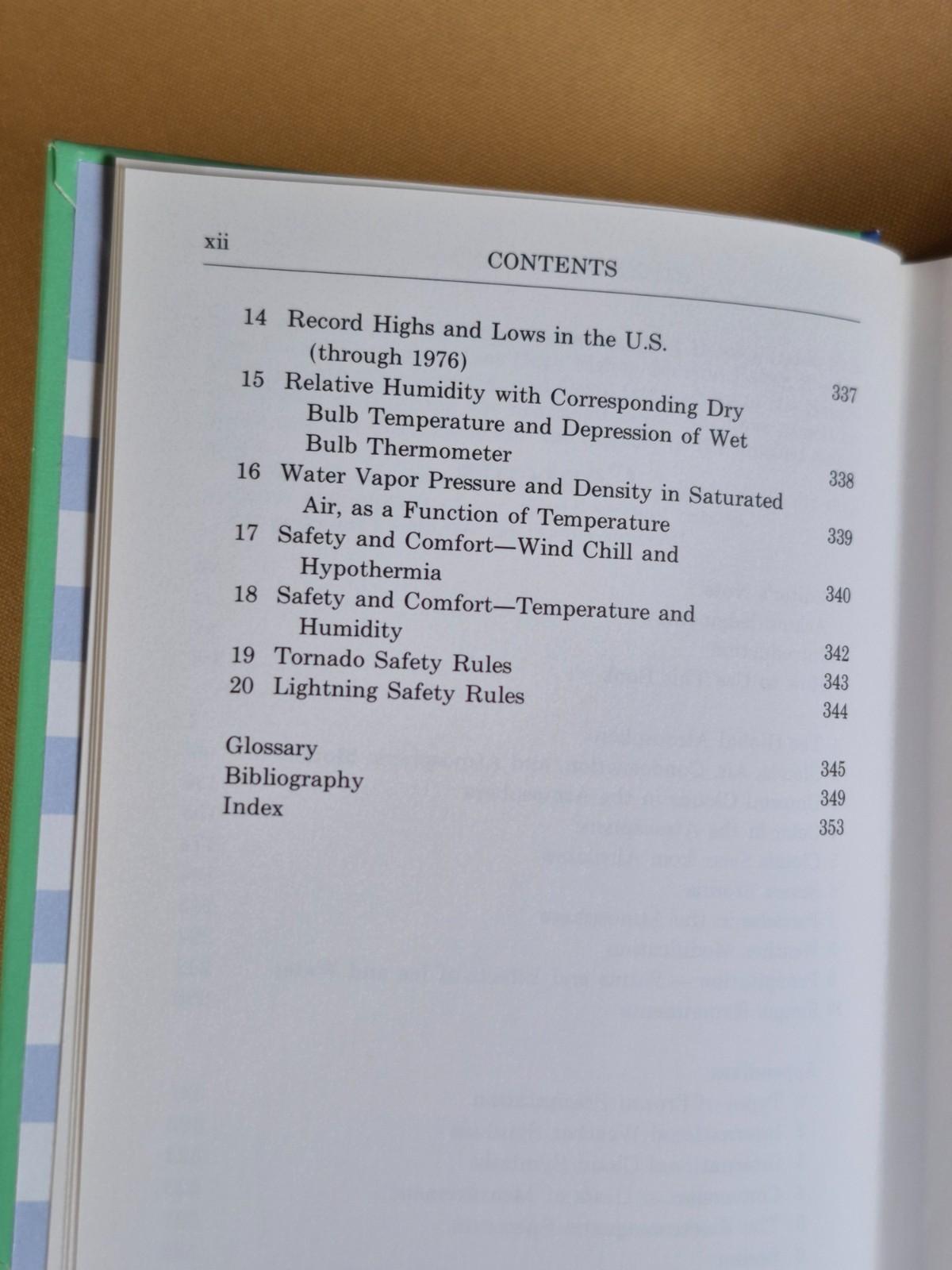 A Field Guide to the Atmosphere – Hardcover, Dust Jacket – Peterson Guide Series
