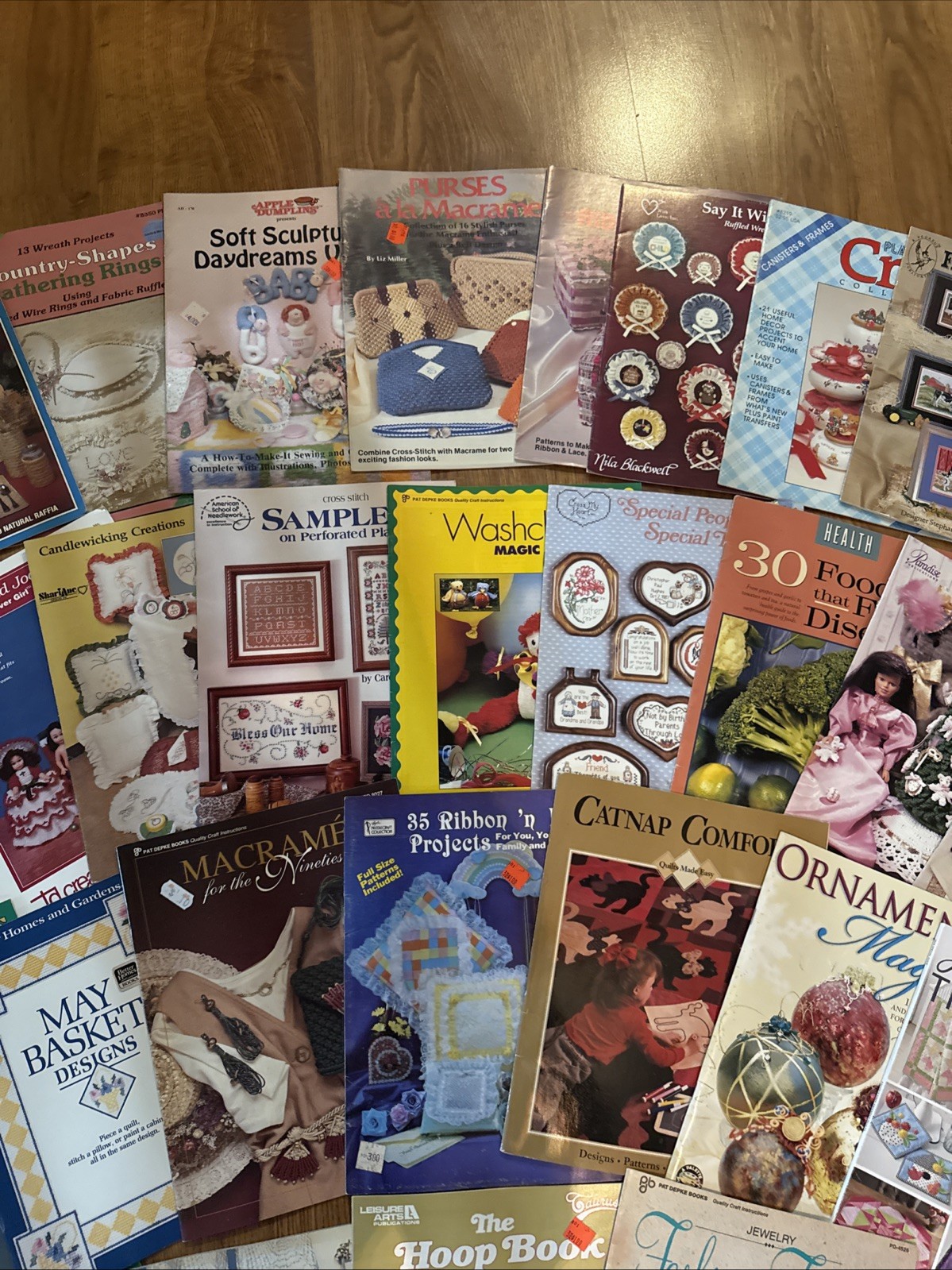 Huge Lot of 41 Arts & Craft Leaflets/Booklets/Mixed Variety of Crafting & Stitch