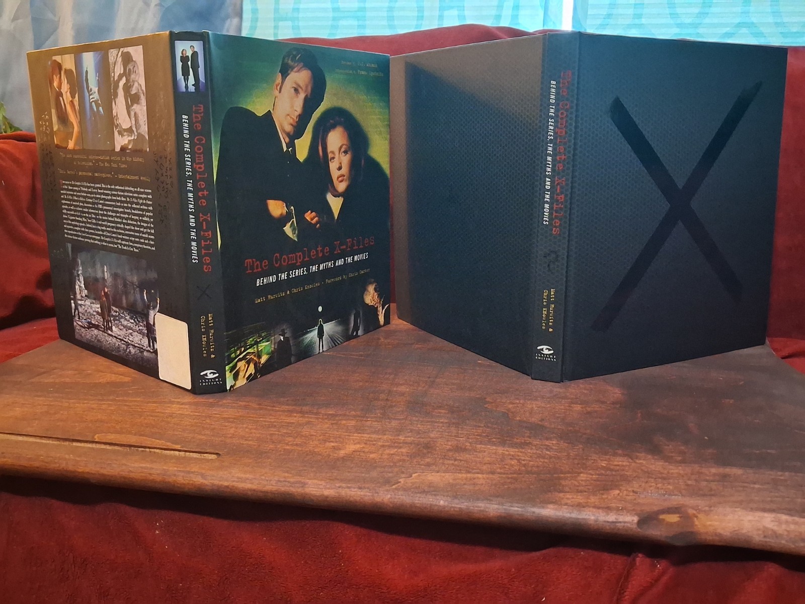 Insight Editions The Complete X-Files Hardcover Illustrated Box Set Inserts 2008