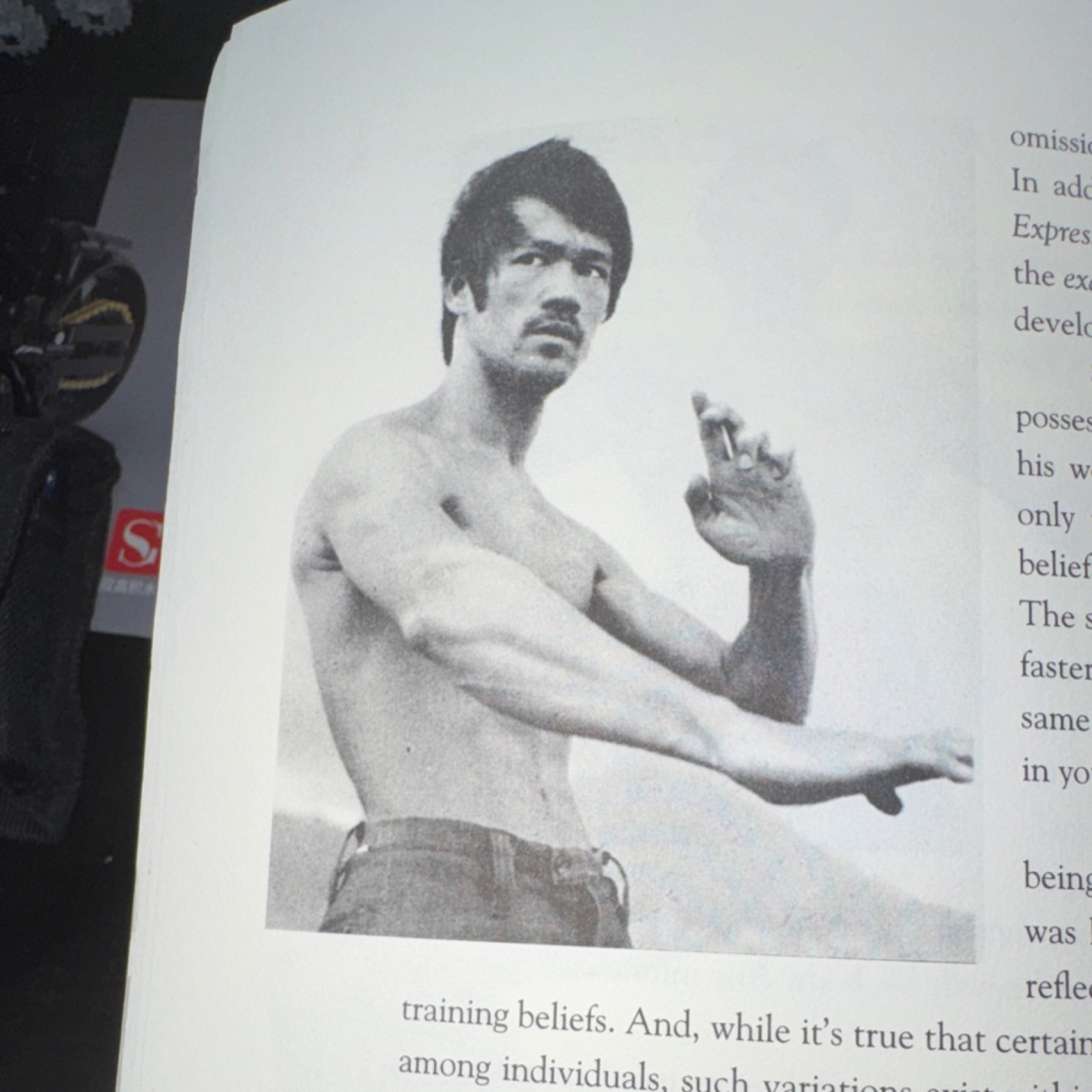 Bruce Lee The Art of Expressing the Human Body Bruce Lee Paperback Martial Arts