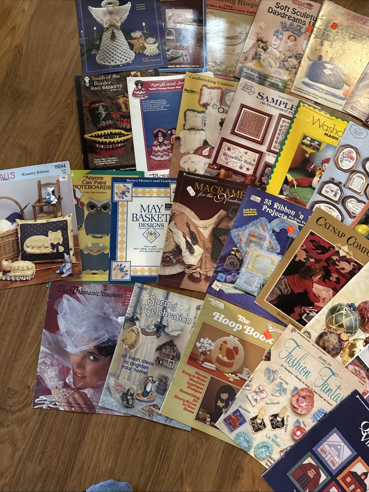 Huge Lot of 41 Arts & Craft Leaflets/Booklets/Mixed Variety of Crafting & Stitch