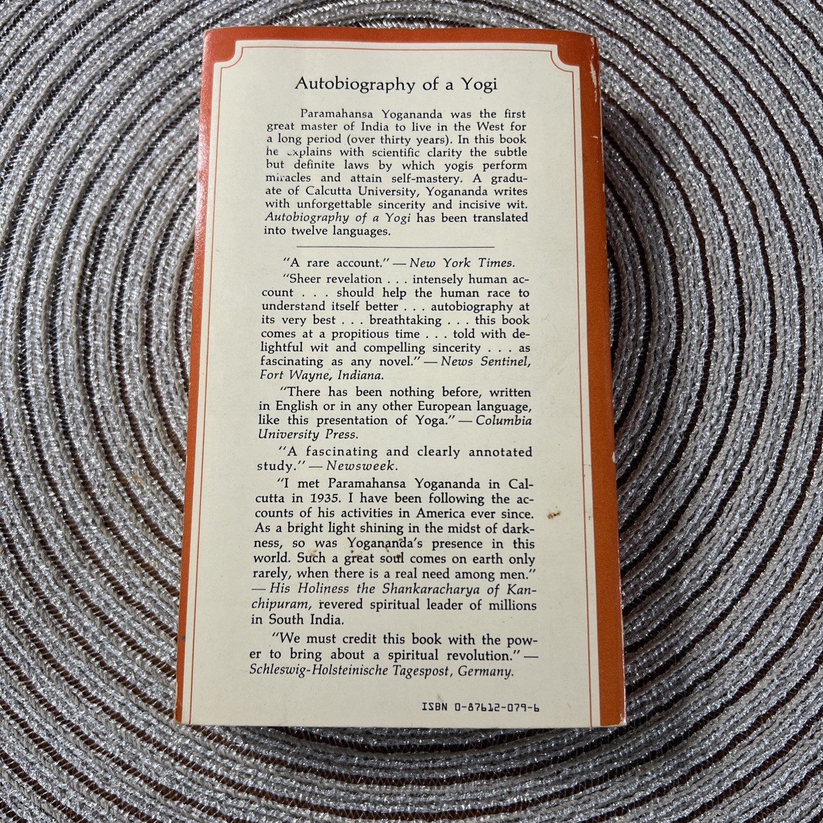 Autobiography of A Yogi by Paramahansa Yogananda Rare VTG 1974 Paperback Book