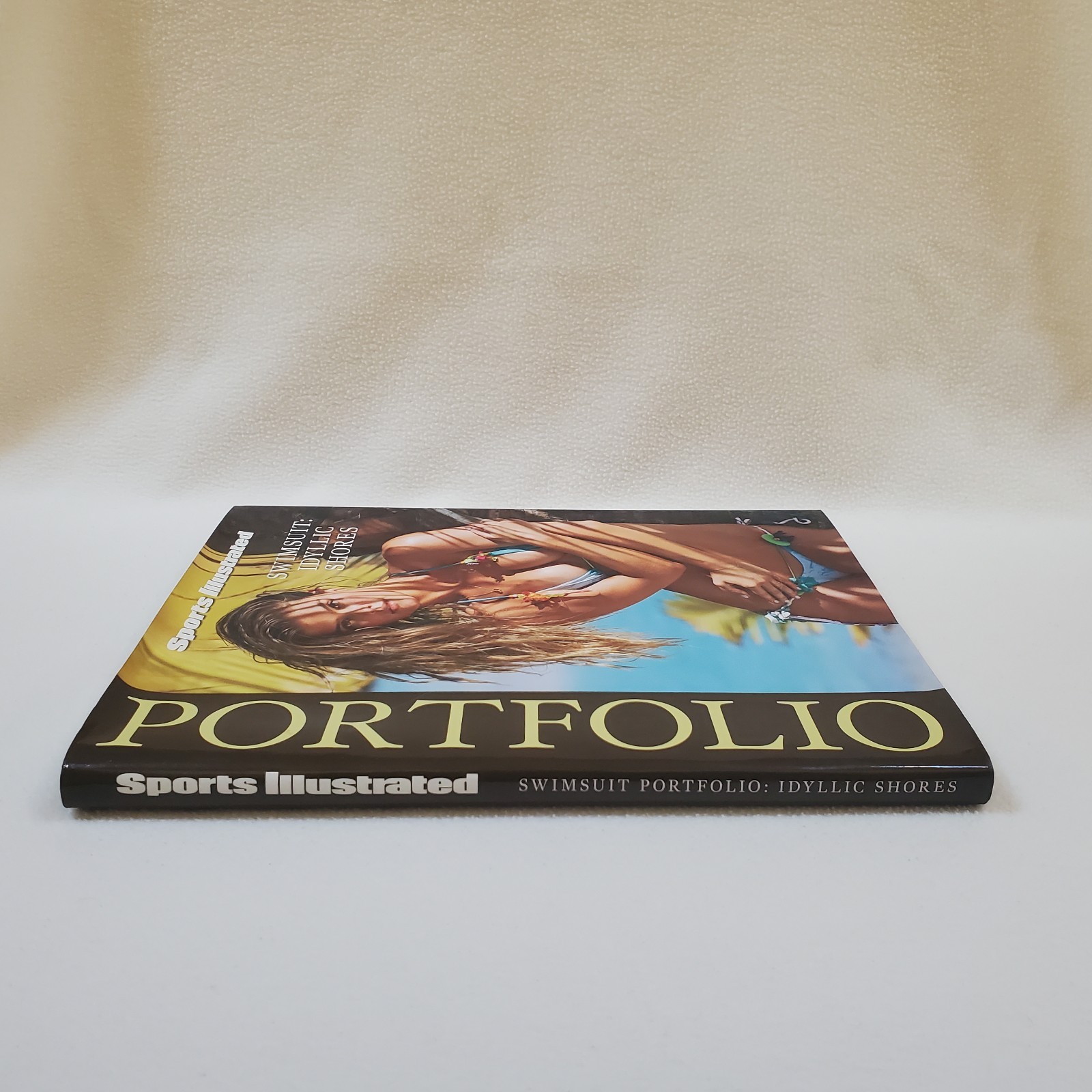 Sports Illustrated Swimsuit Portfolio Idyllic Shores Kate Upton Jacket 2014 Rare