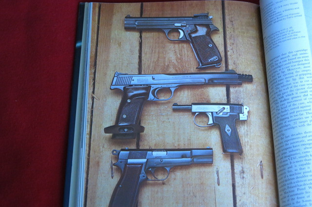 The Illustrated Book Of Pistols Hardcover Frederick Wilkinson191 Pages Nice Cond