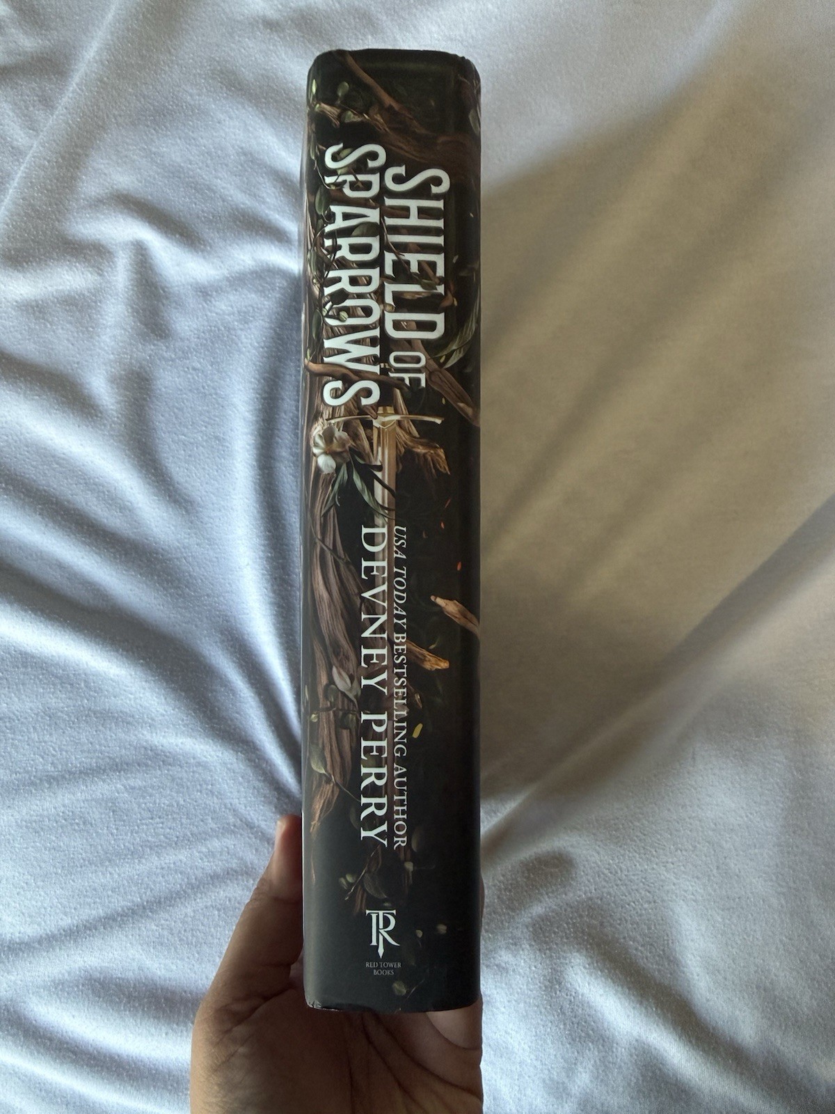 Shield of Sparrows Deluxe Edition Sprayed Edges Devney Perry Romantasy