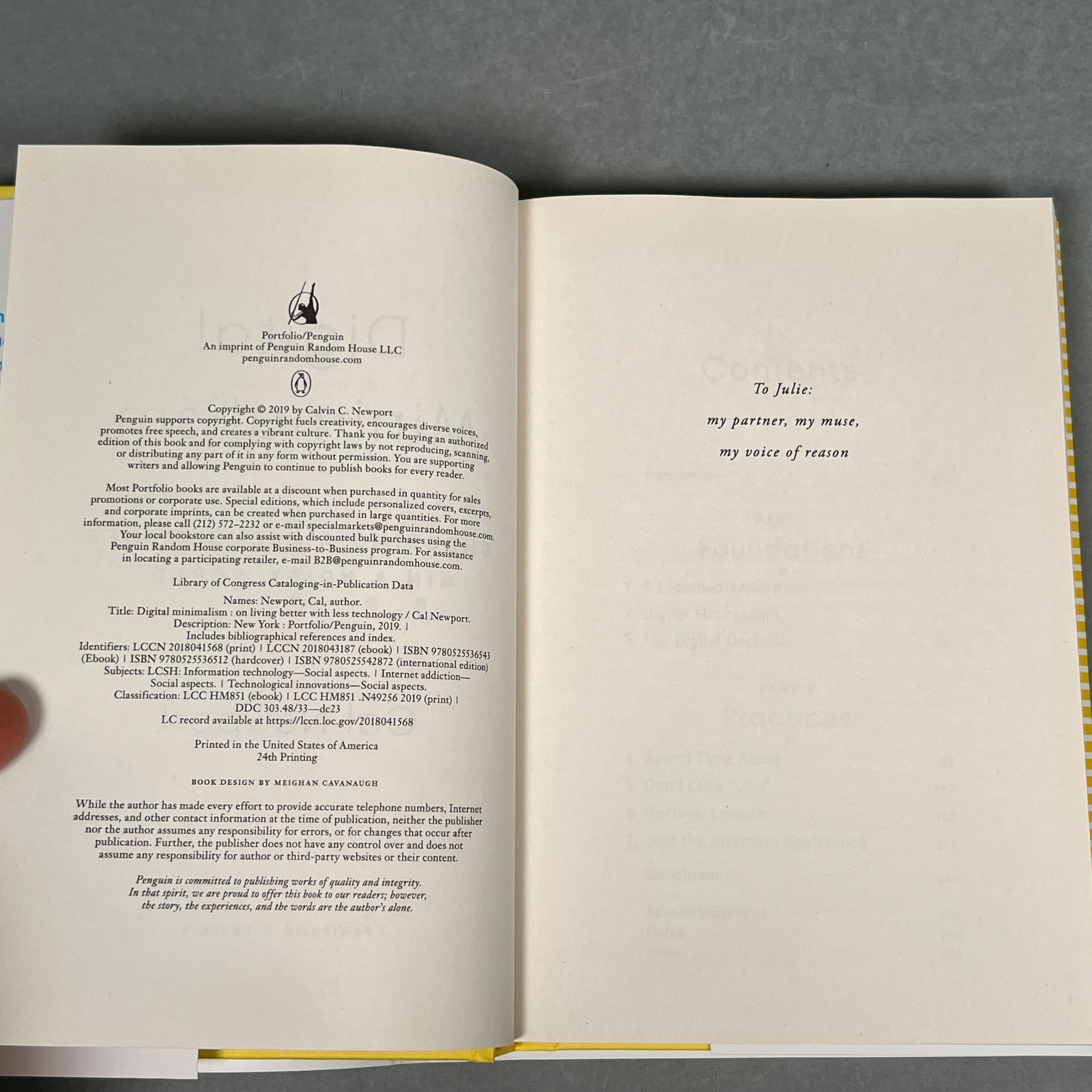 Digital Minimalism: Choosing a Focused – Hardcover, by Newport Cal – VERY GOOD