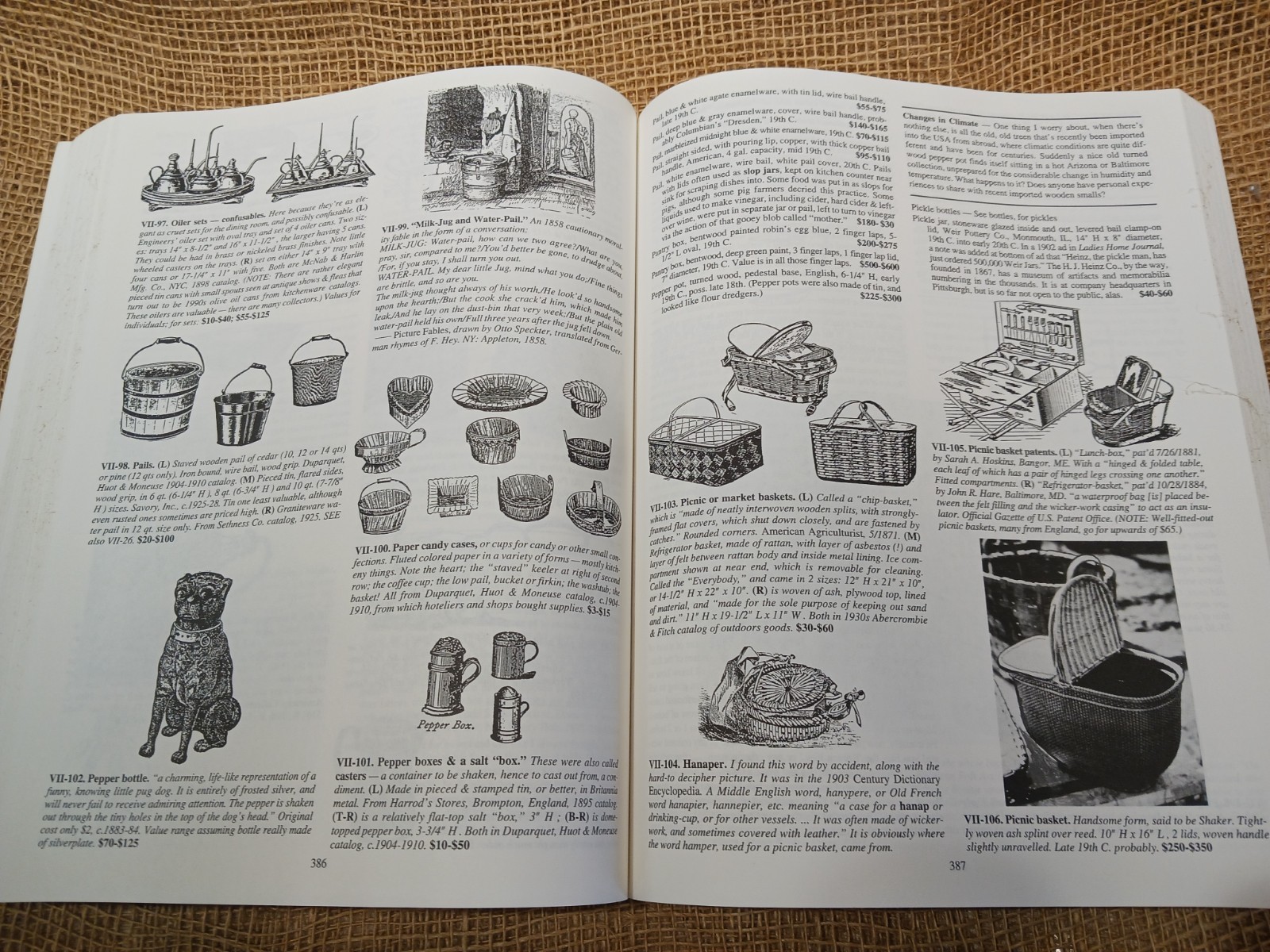 300 Years of Kitchen Collectibles : Identification and Value Guide; 4th ed.’ PB