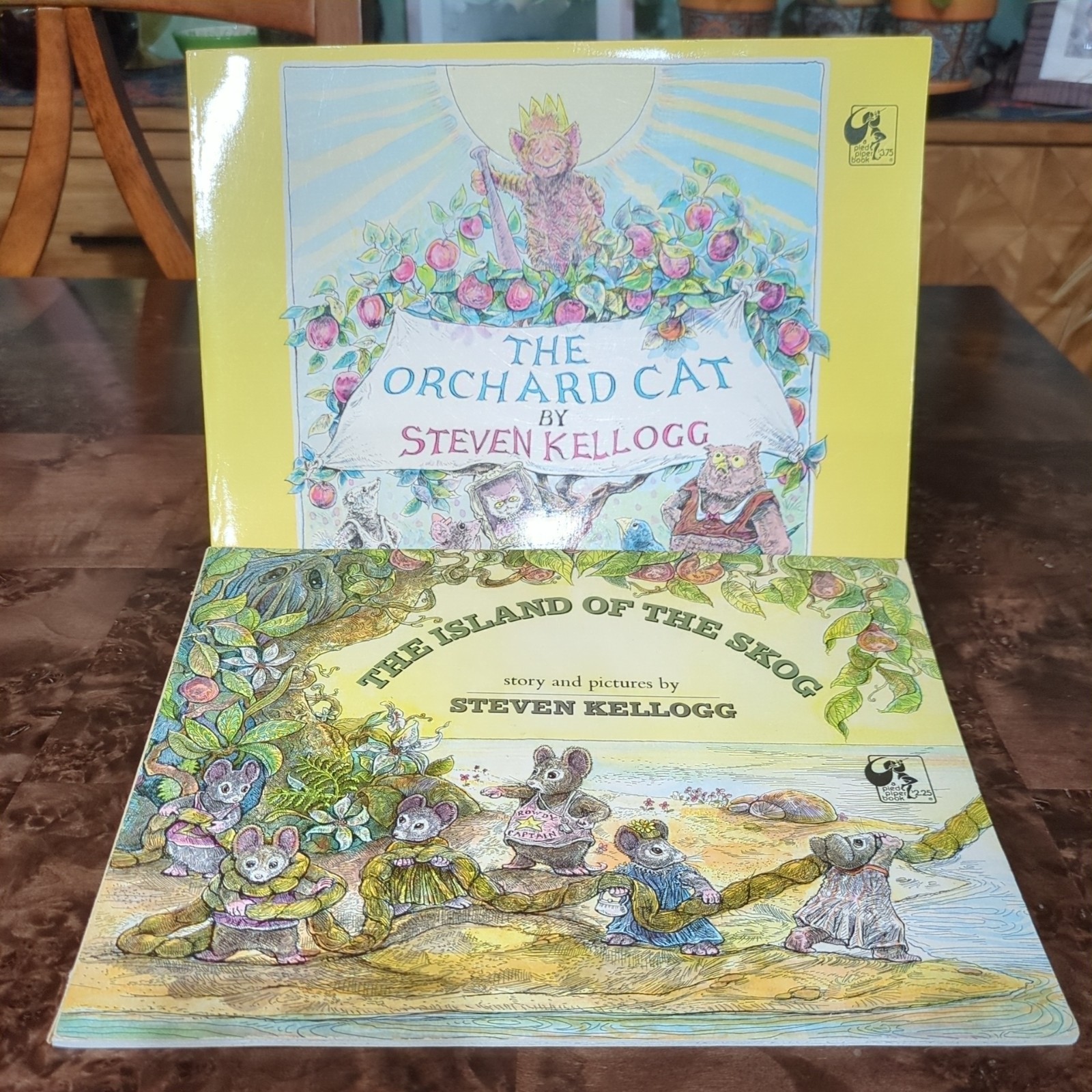 The Orchard Cat/The Island of the Skog Steven Kellogg – 2 Paperbacks, 1 *Signed*