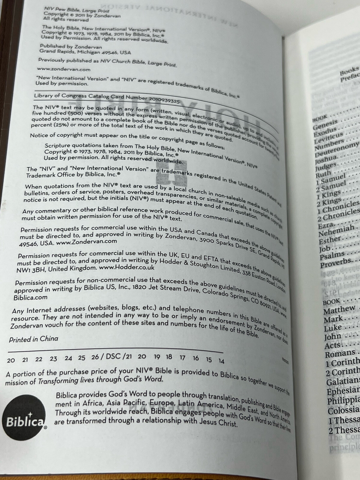 ✝️ LARGE PRINT Zondervan NIV Church Bible 2011 Duo-Tone Brown / Tan CLEAN