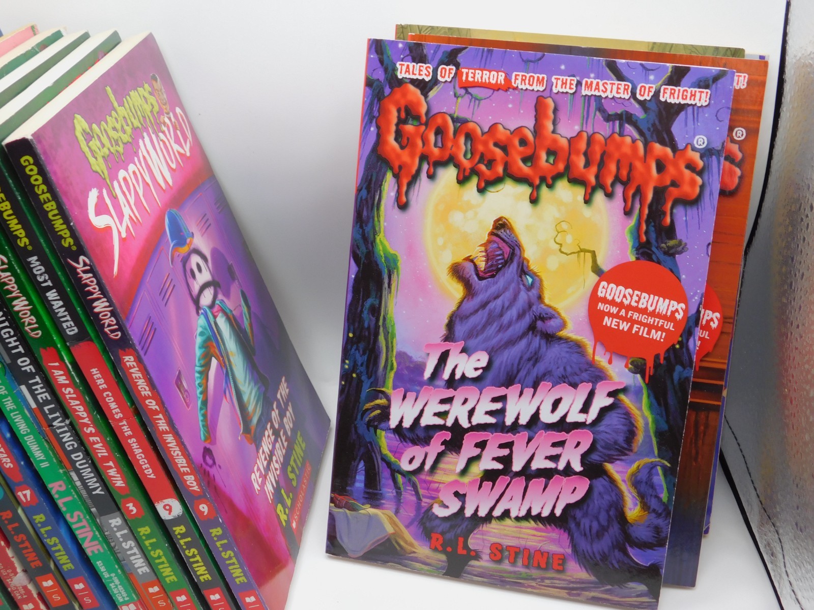 RL STINE LOT (16) Goosebumps Fear Street Just Beyond Graphic Novels (EF946)