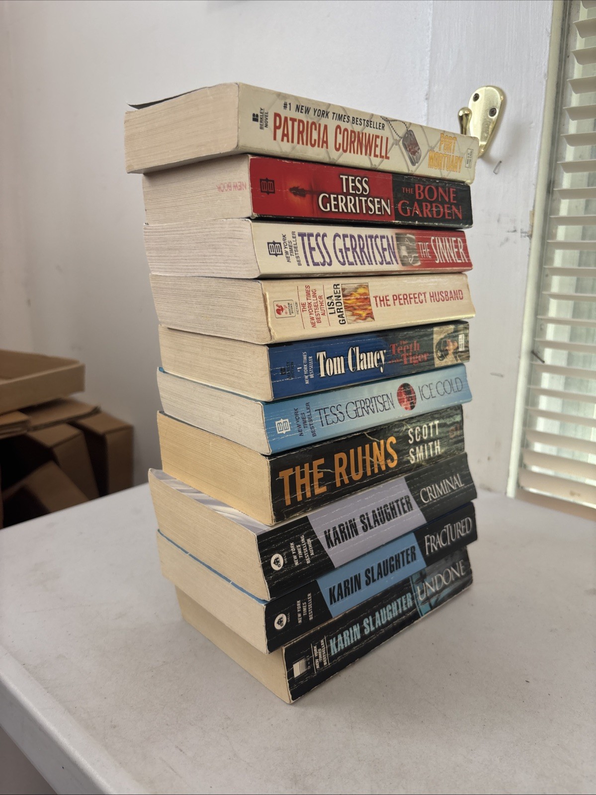 Lot of 10 – Mystery and Thrillers – Mixed Authors – FREE SHIPPING