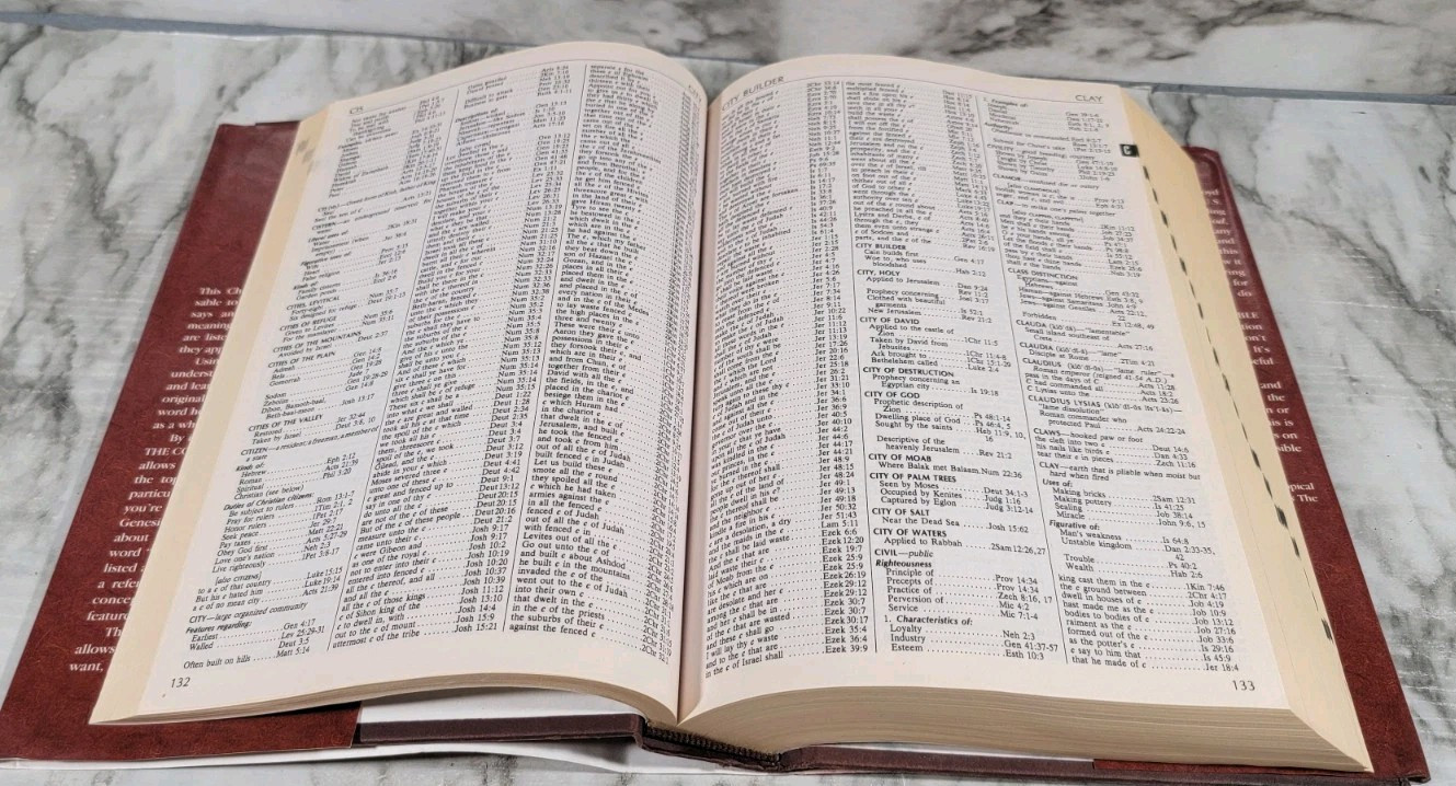 The Complete Family Bible Reference Dictionary Concordance Index / Hardback