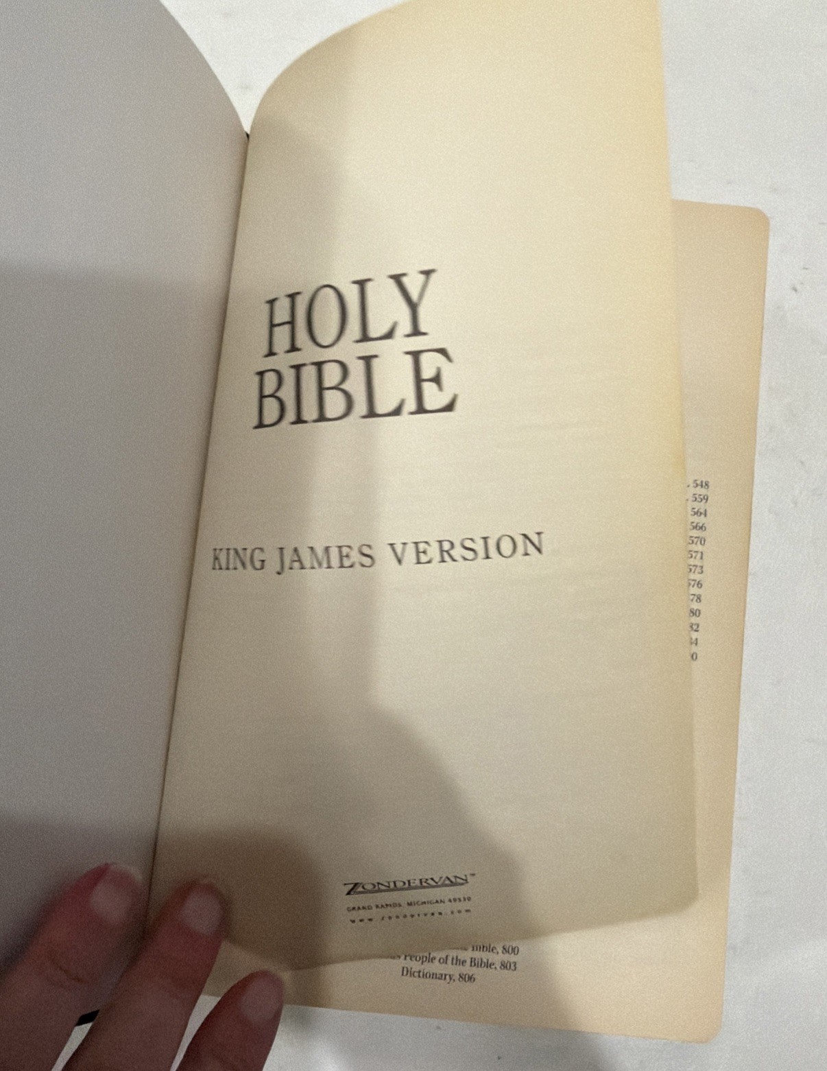 KJV Holy Bible: Gift and Award, Black Leather-Look, Red Letter, Comfort Print: K
