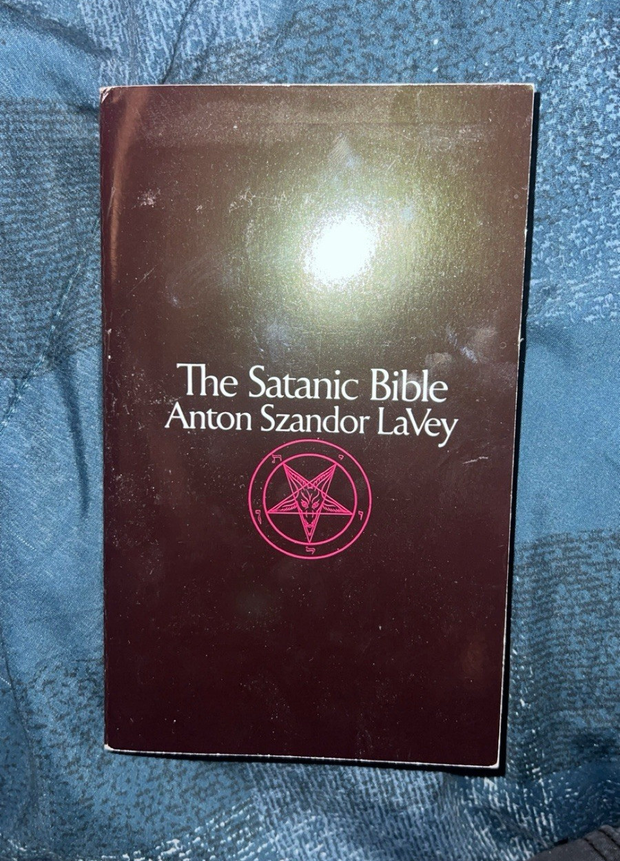 The Satanic Bible – Anton Szandor LaVey 1976 Mass Market Paperback English