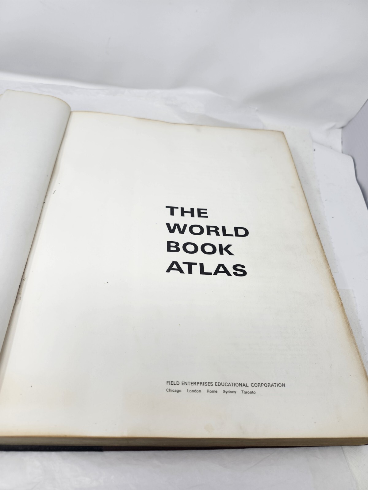The World Book Atlas 1971 Hard Cover Maps Populations Moon Photos 392 Pages