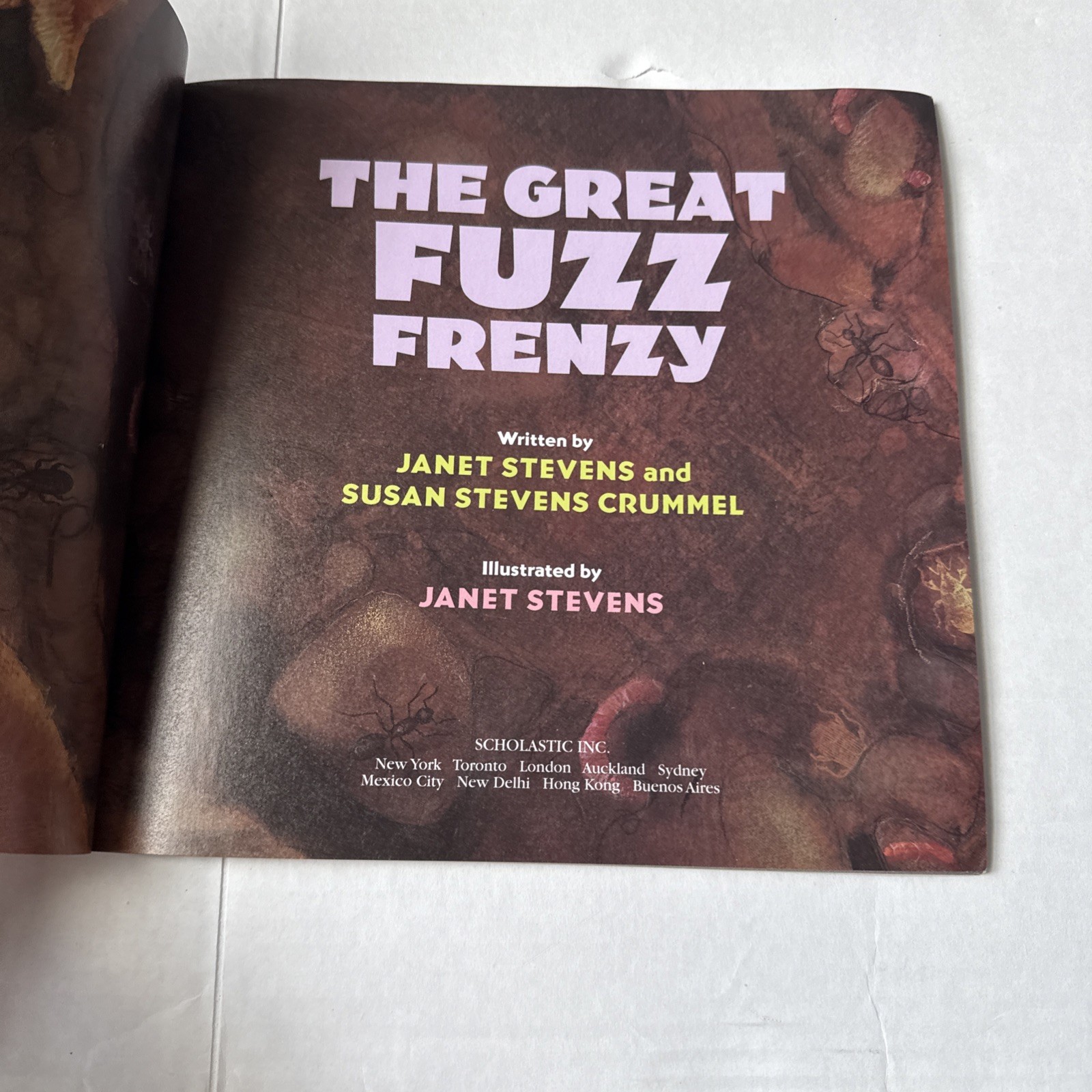 The Great Fuzz Frenzy – Paperback By Janet Stevens & Susan Stevens Crummel