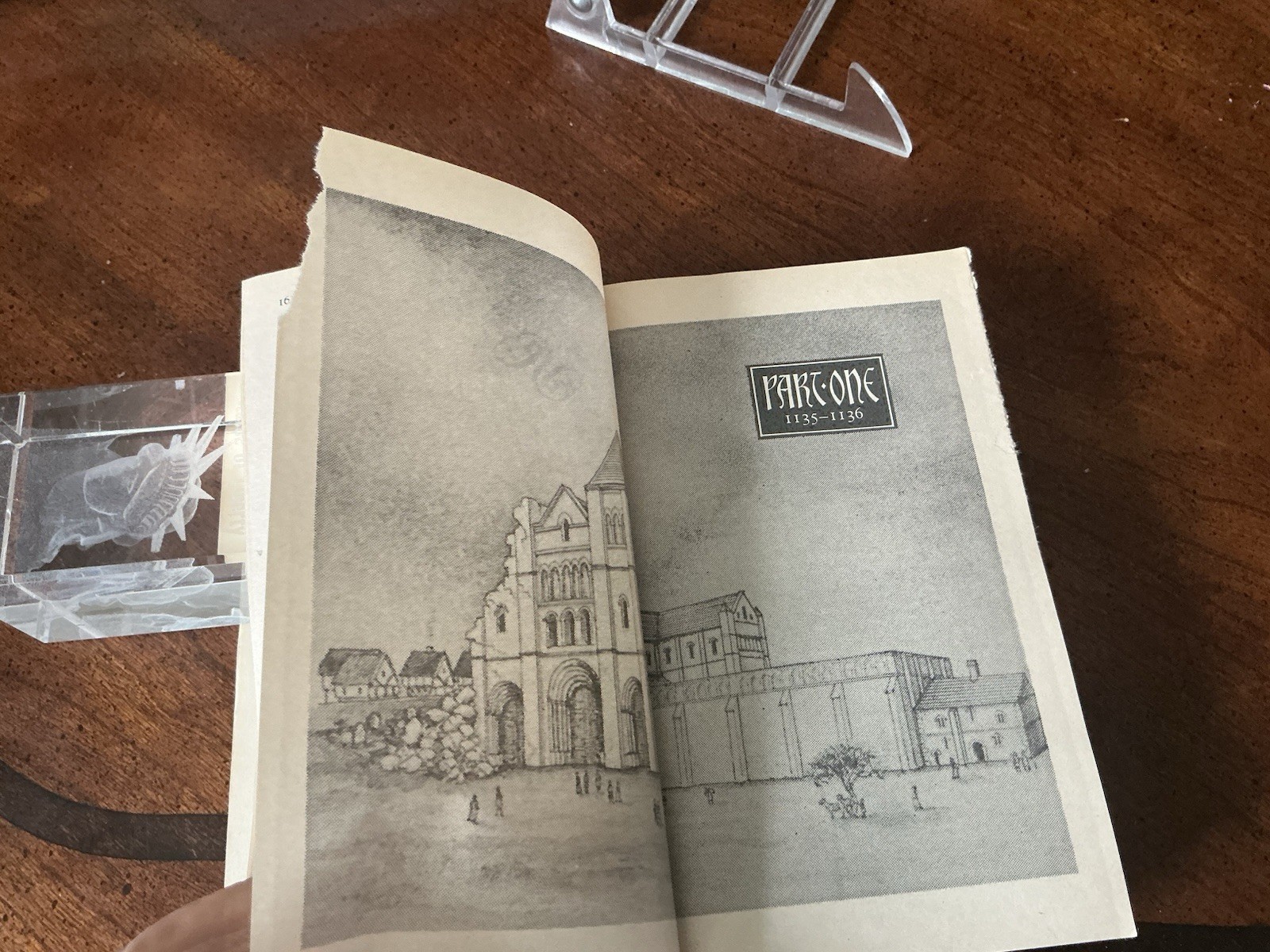 Pillars of the Earth : A Novel by Ken Follett (1990, Mass Market)