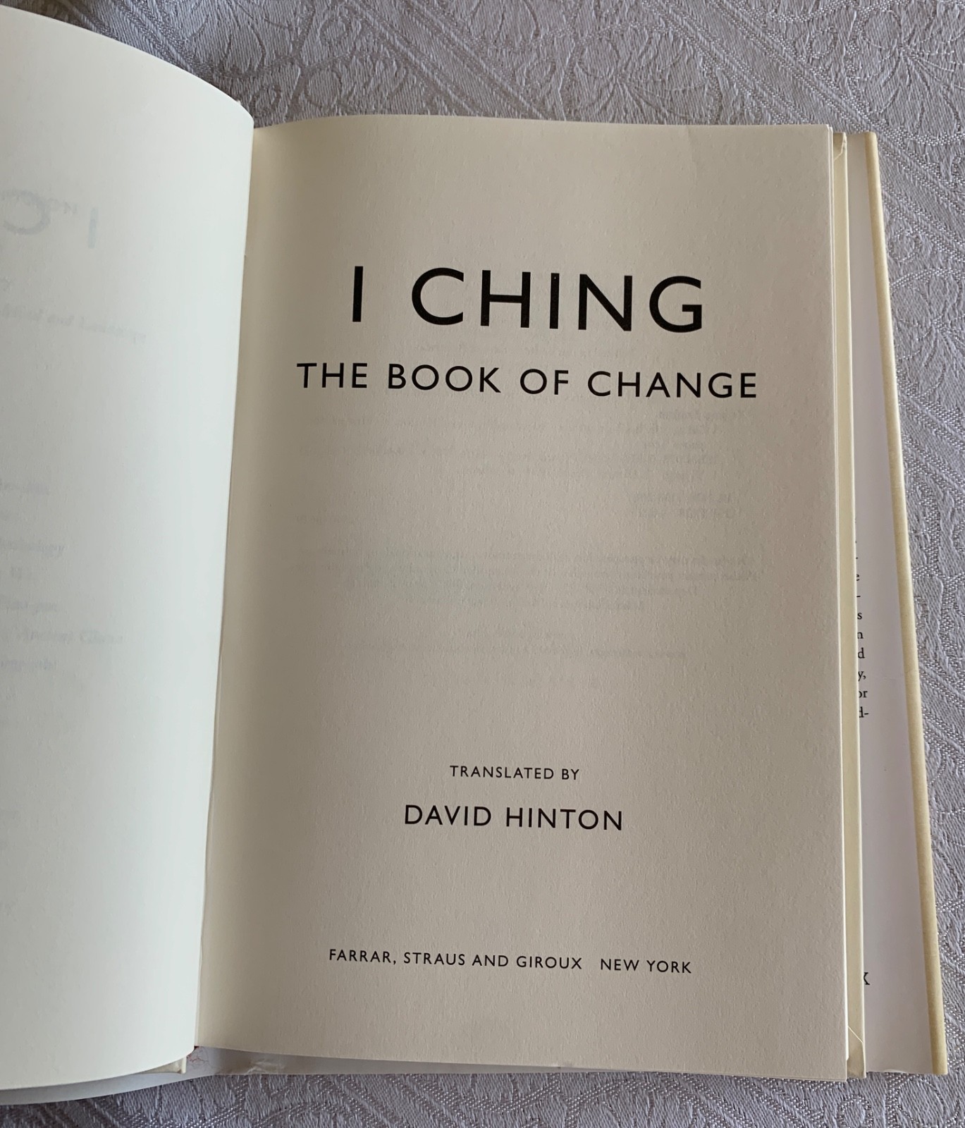 I Ching:The Book of Change New Translation David Hinton HC Dust Jacket Like New